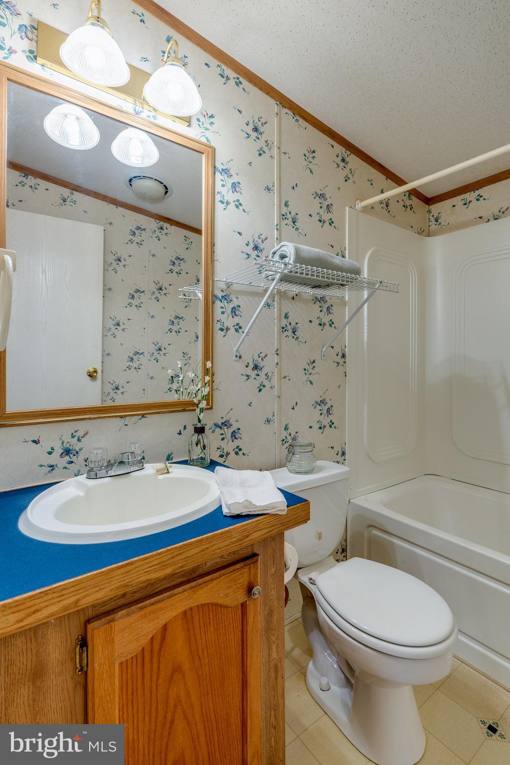 LOG CABIN COURT - Residential