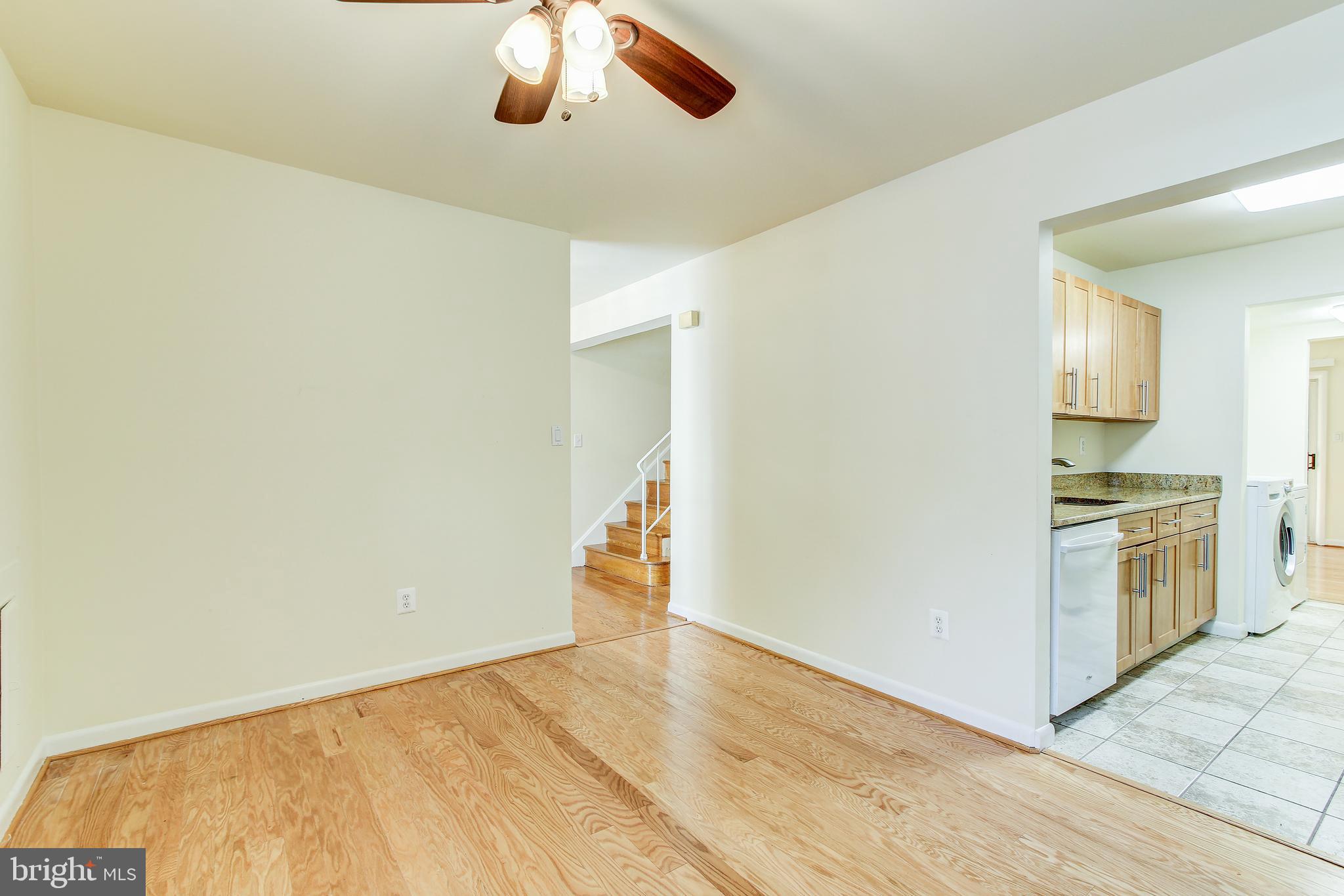 FOUR SEASONS - Residential