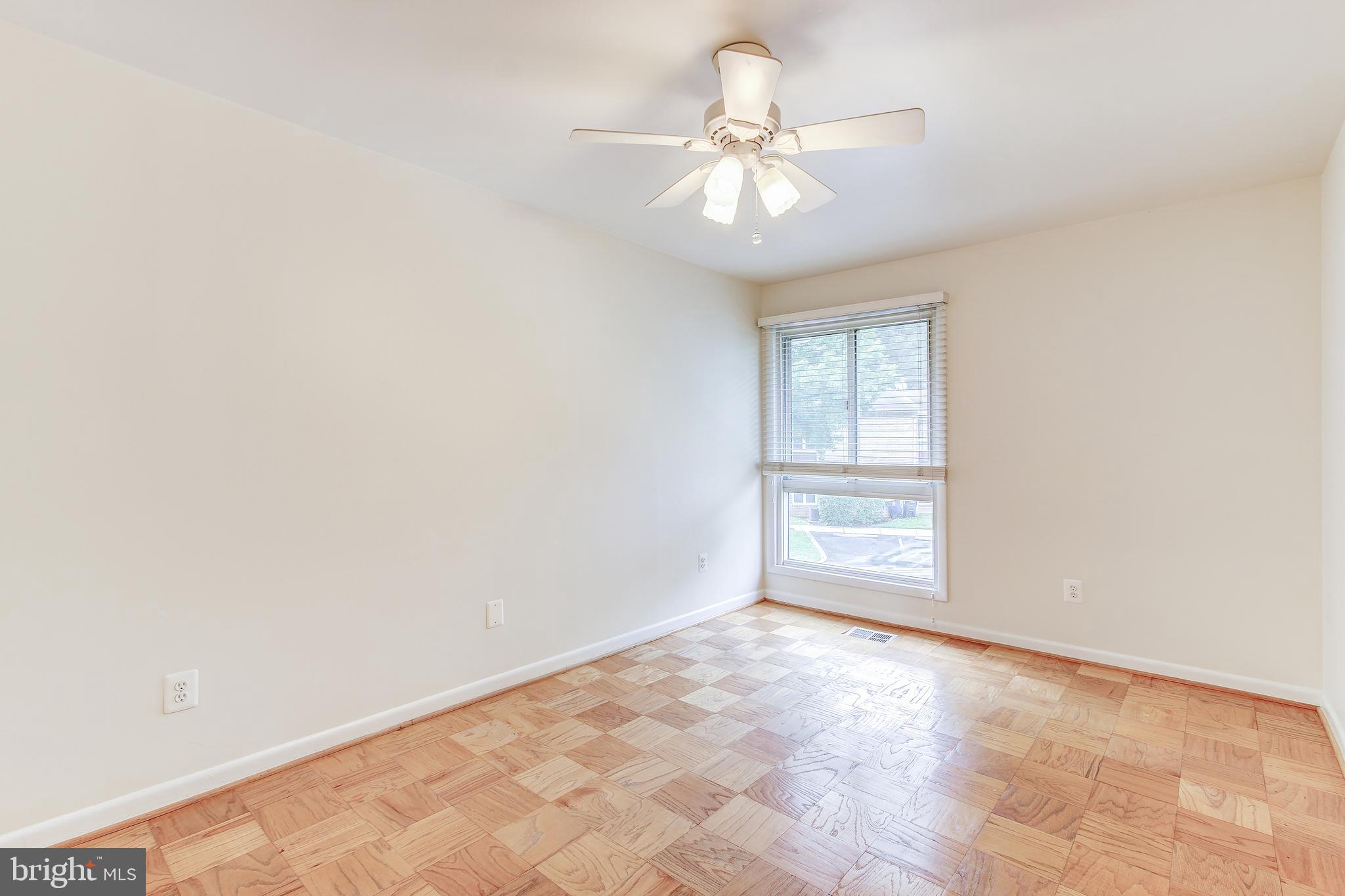 FOUR SEASONS - Residential