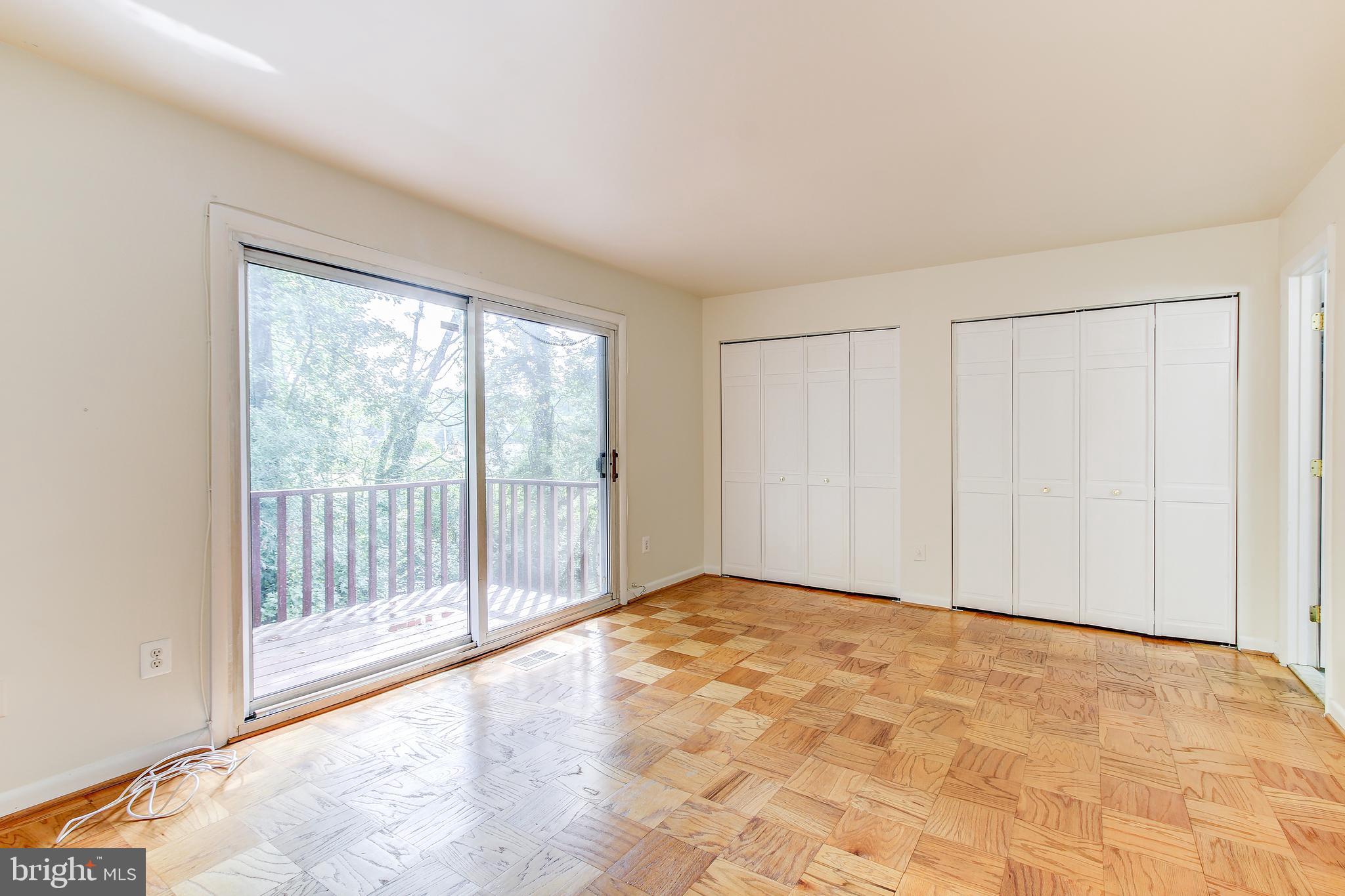 FOUR SEASONS - Residential