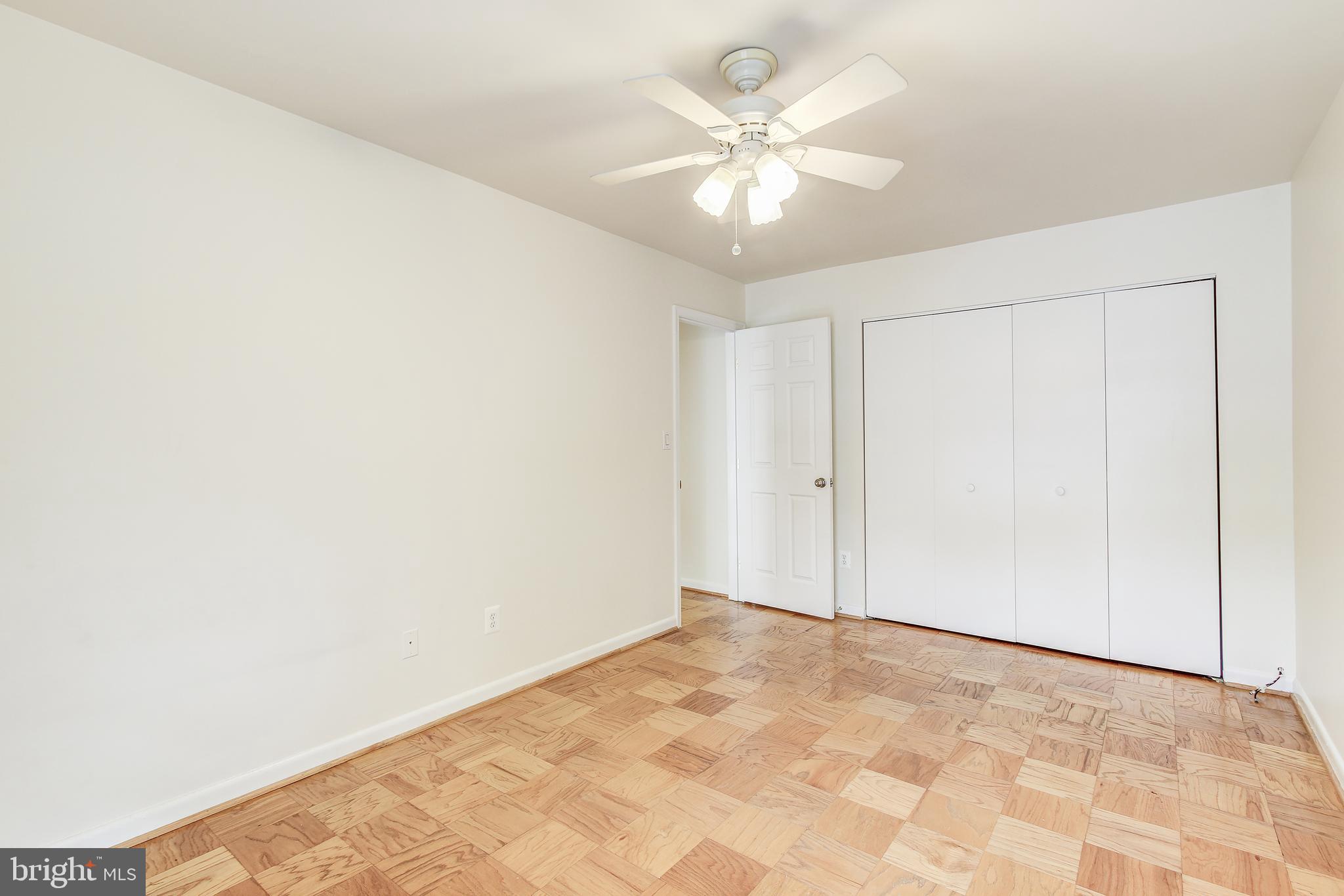 FOUR SEASONS - Residential