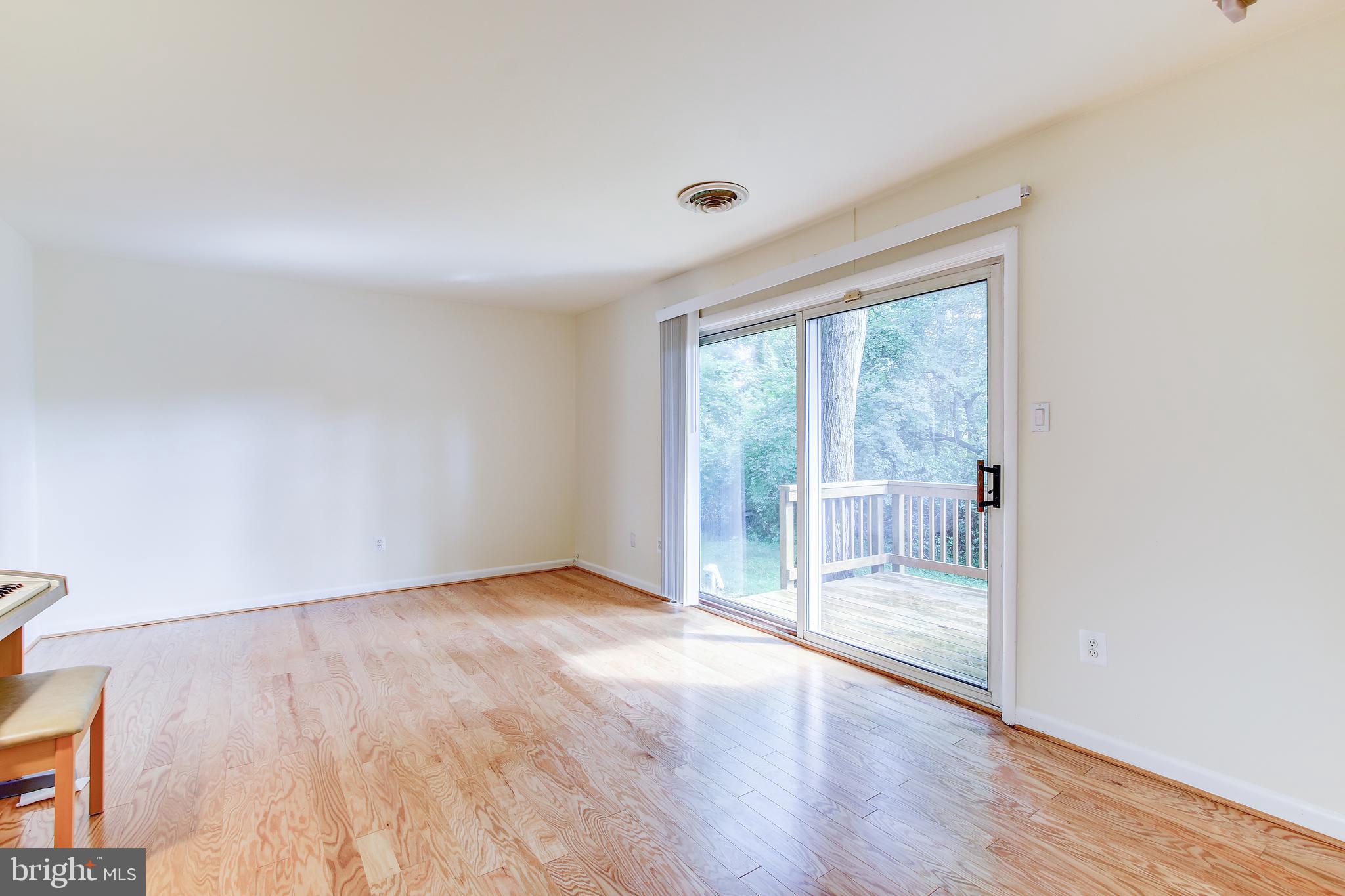 FOUR SEASONS - Residential