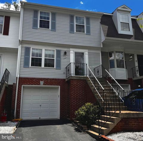 Photo of 165 Sulgrave Court, STERLING, VA 20165 (MLS # VALO2124020)