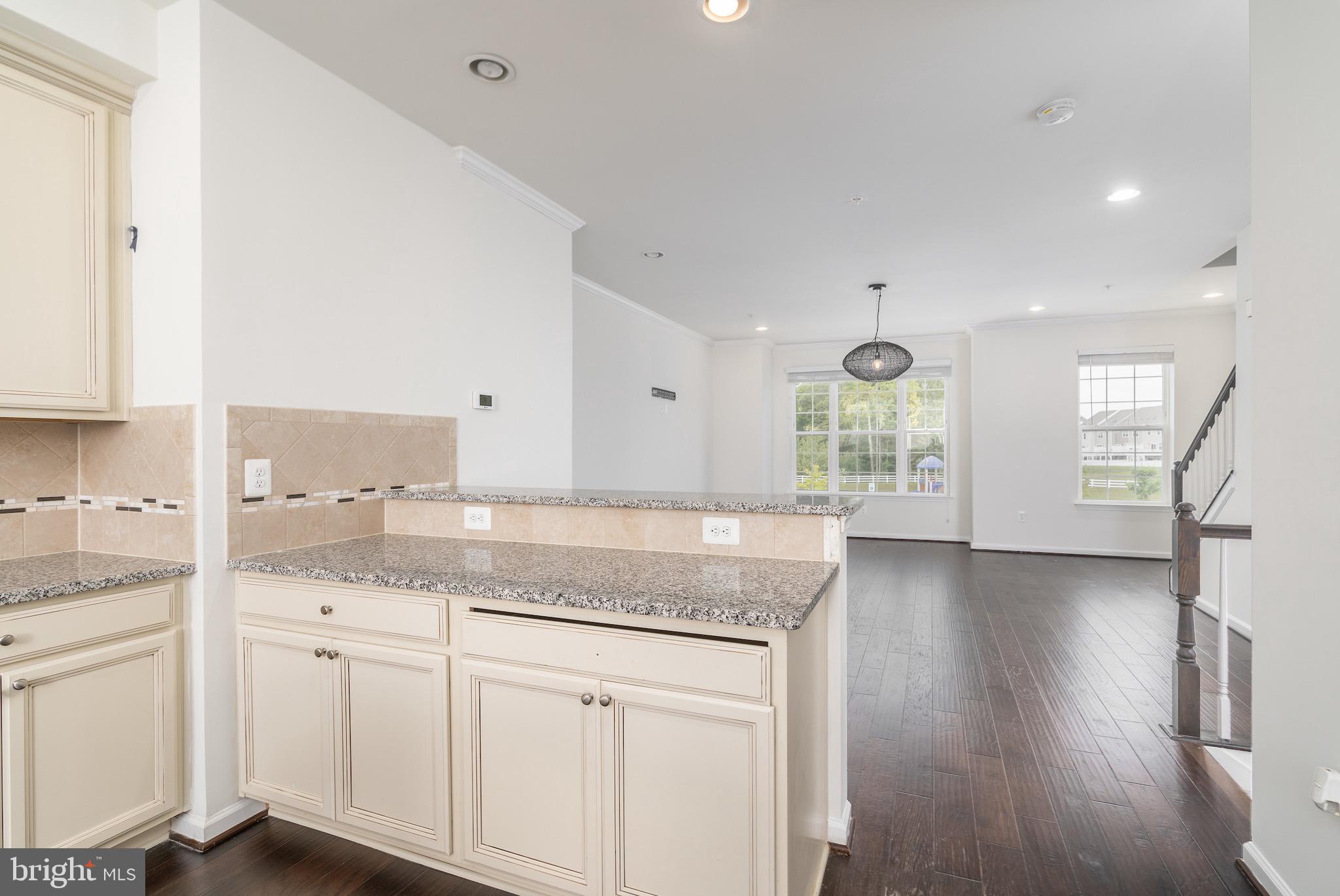 WHITE PLAINS - Residential Lease