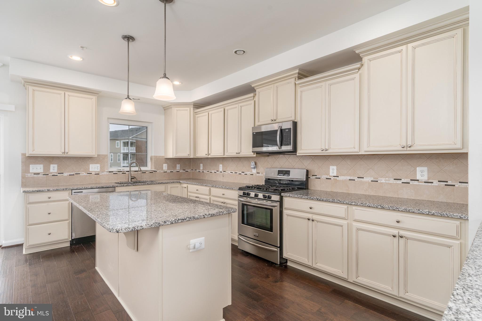 WHITE PLAINS - Residential Lease