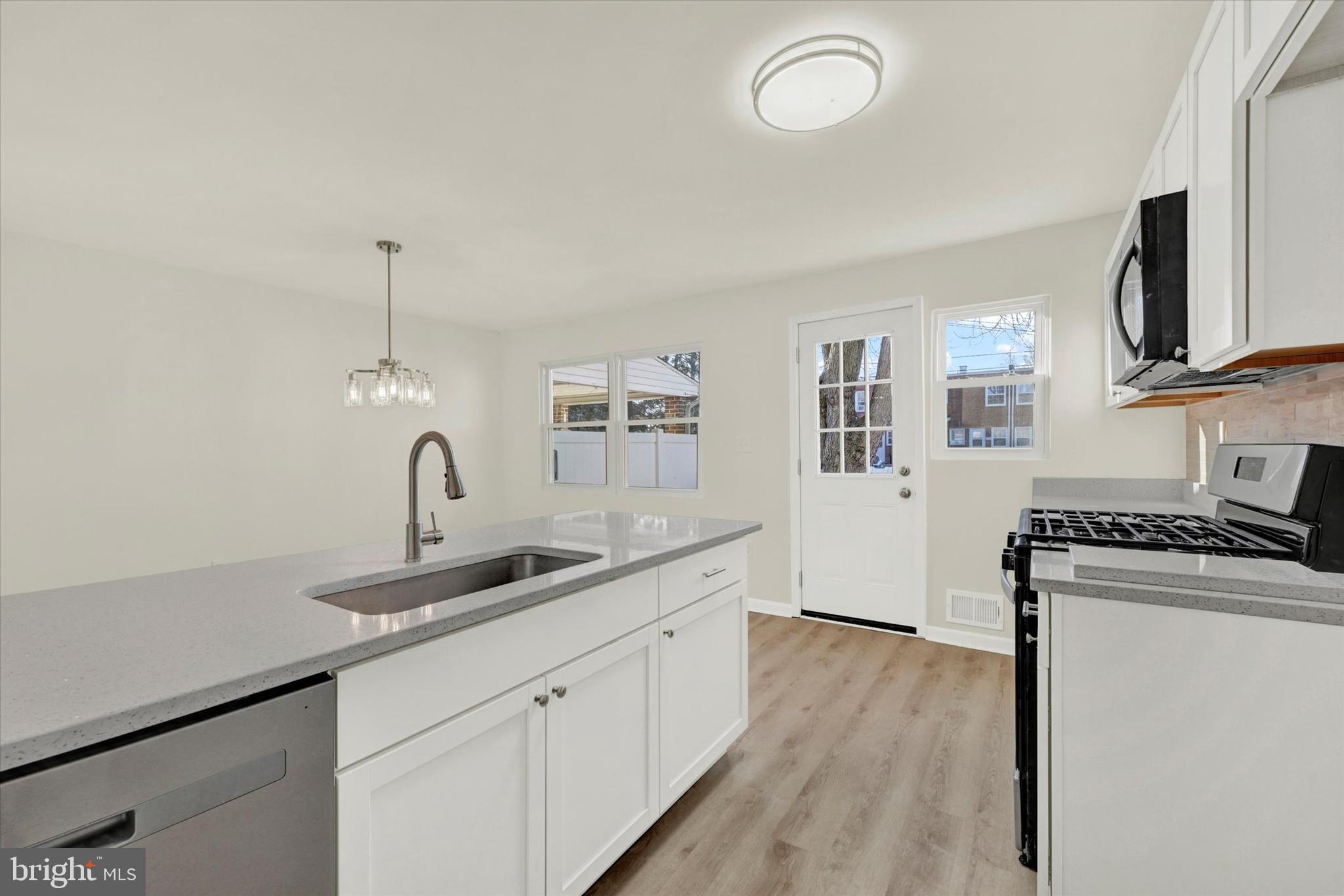 GRAY MANOR - Residential