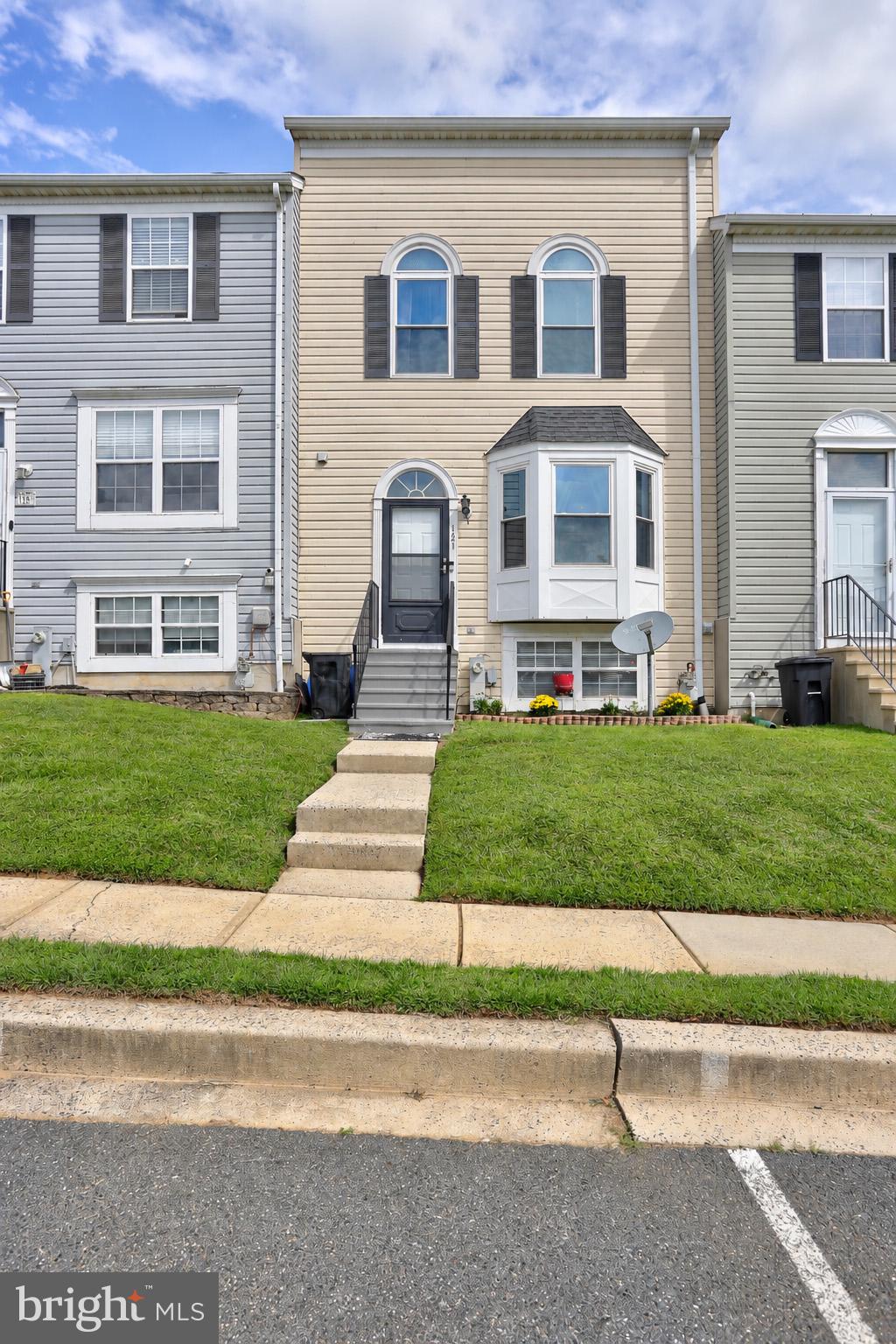 121 HUNTER COURT