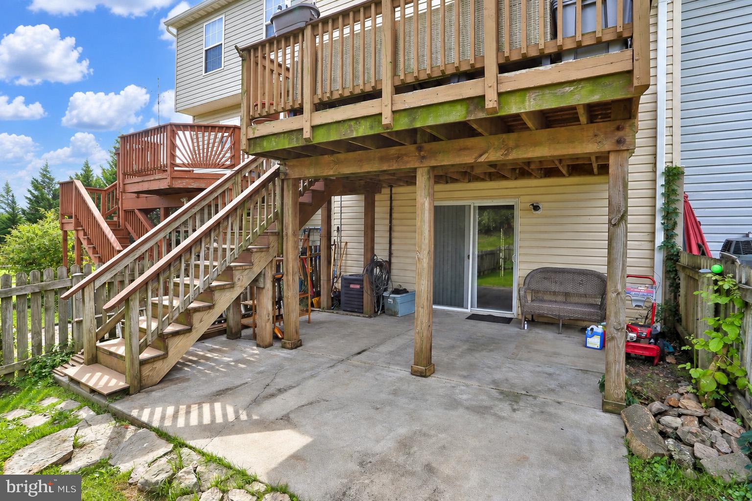 121 HUNTER COURT