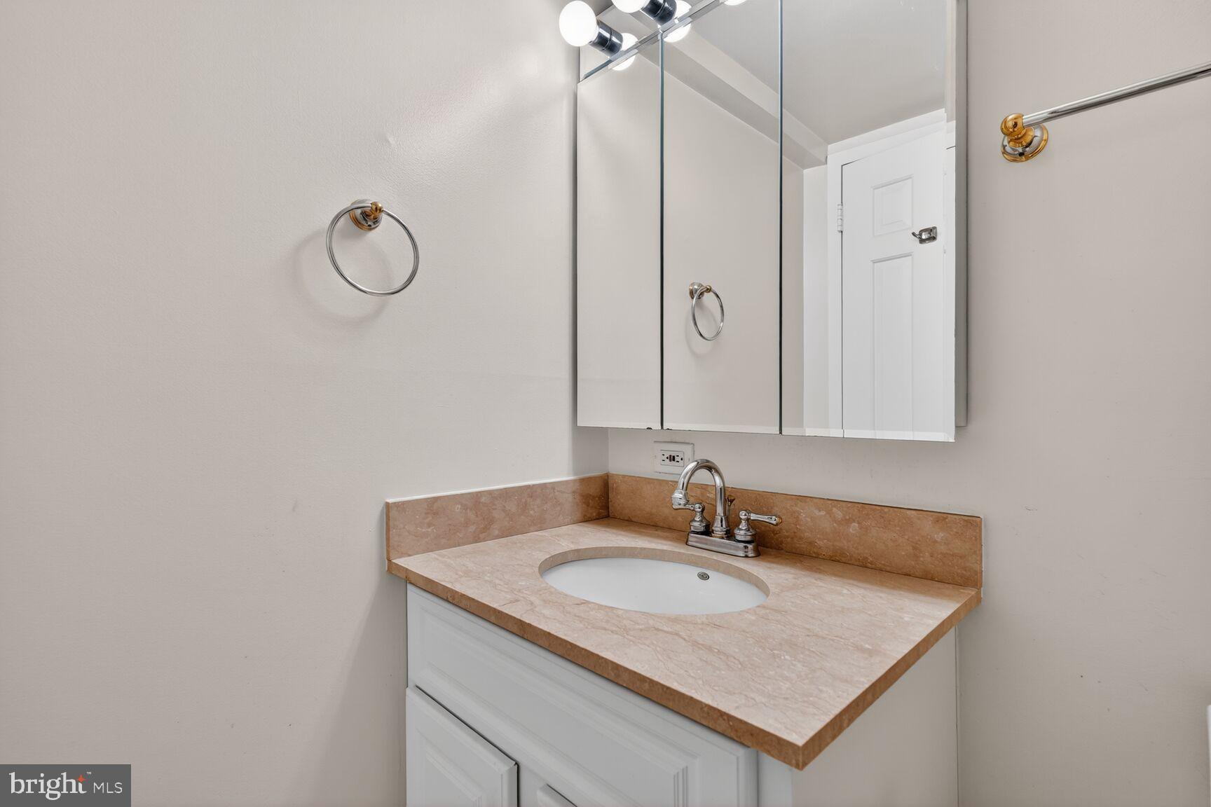 THE ELIZABETH - Residential