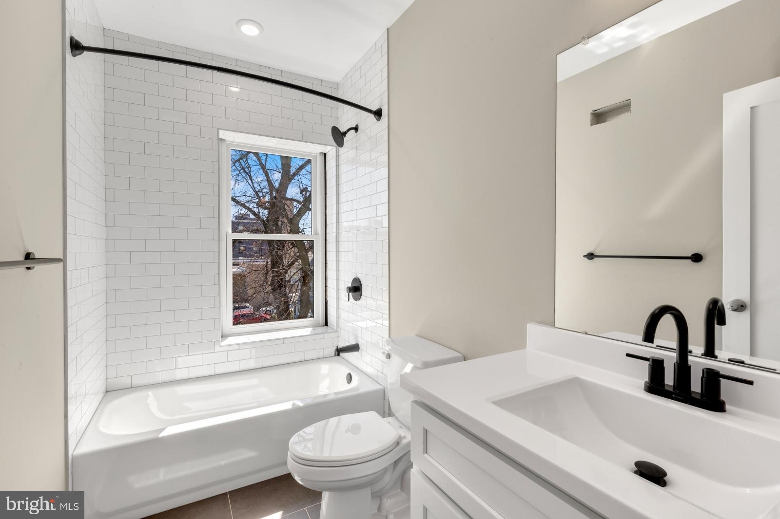 ROXBOROUGH - Residential Lease