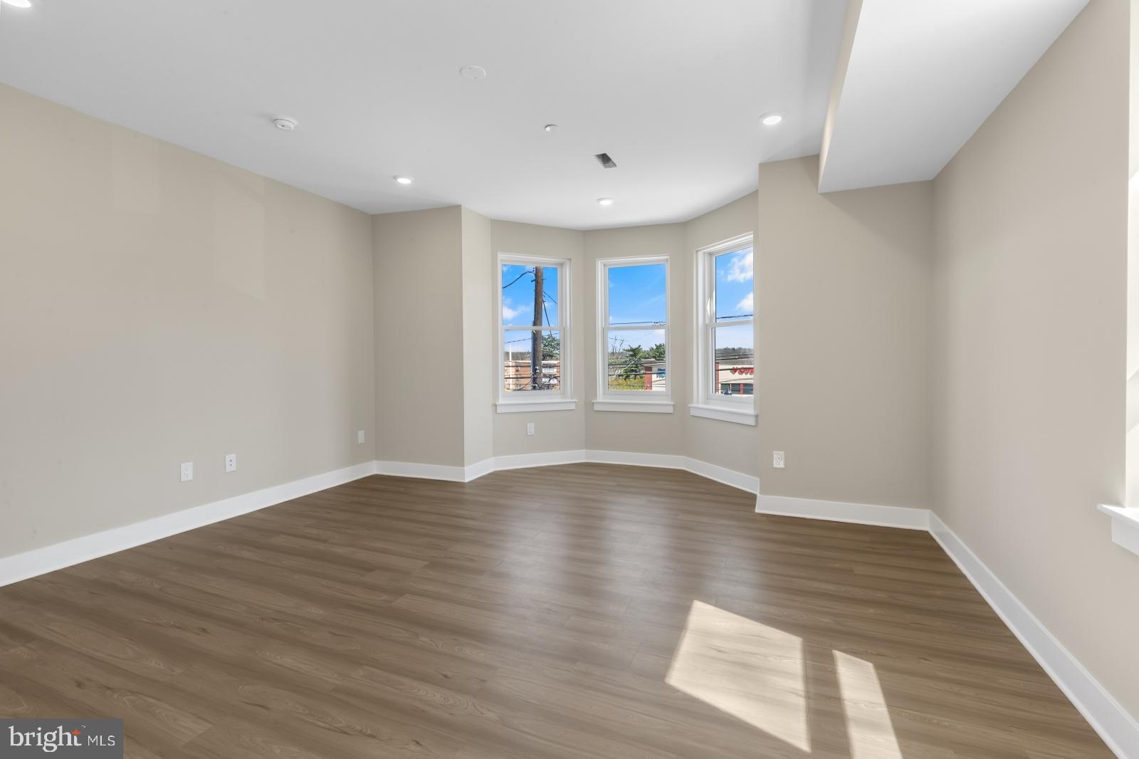 ROXBOROUGH - Residential Lease