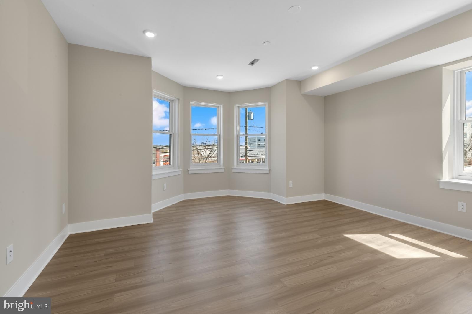 ROXBOROUGH - Residential Lease