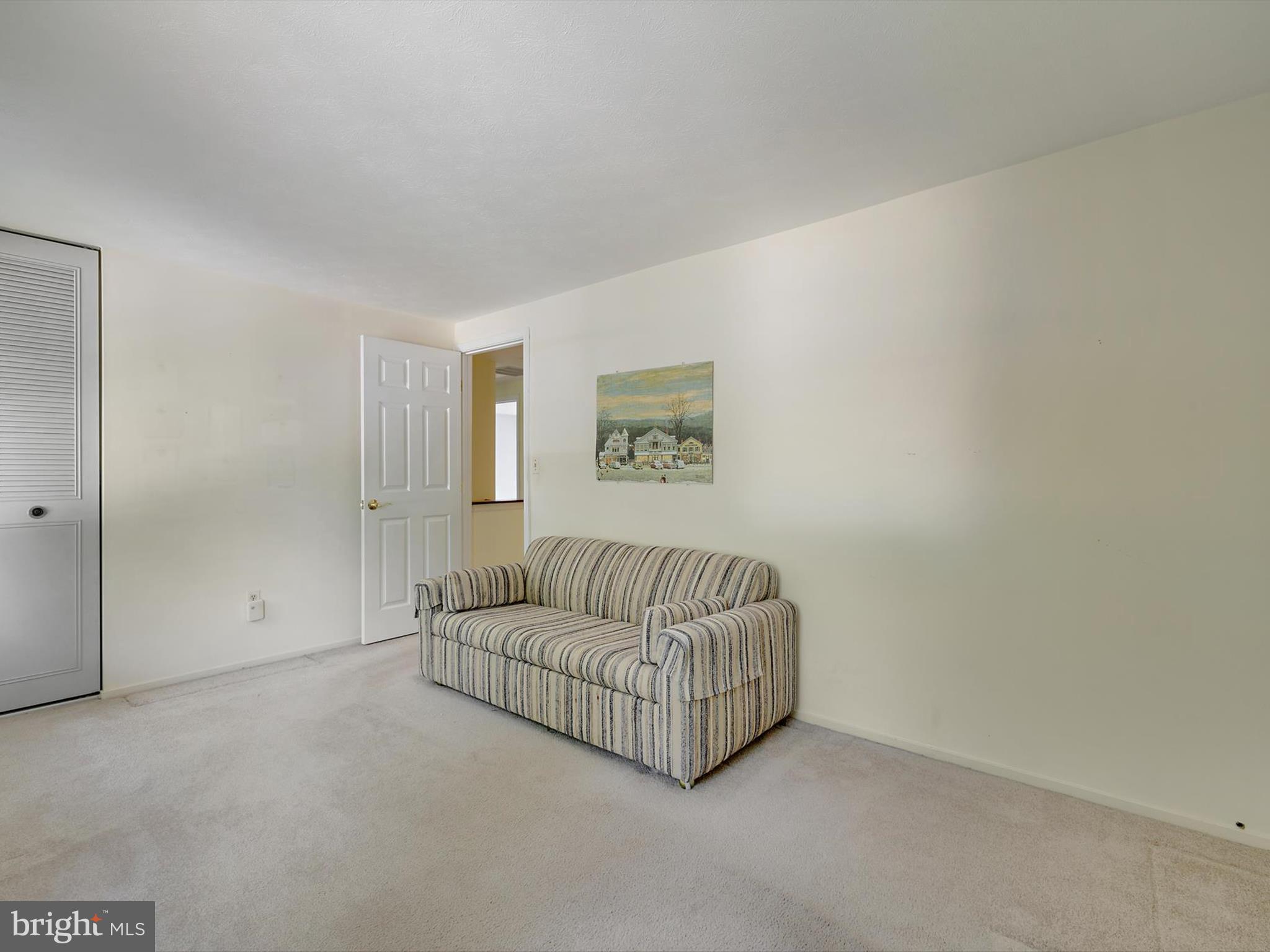 BAY HILLS - Residential