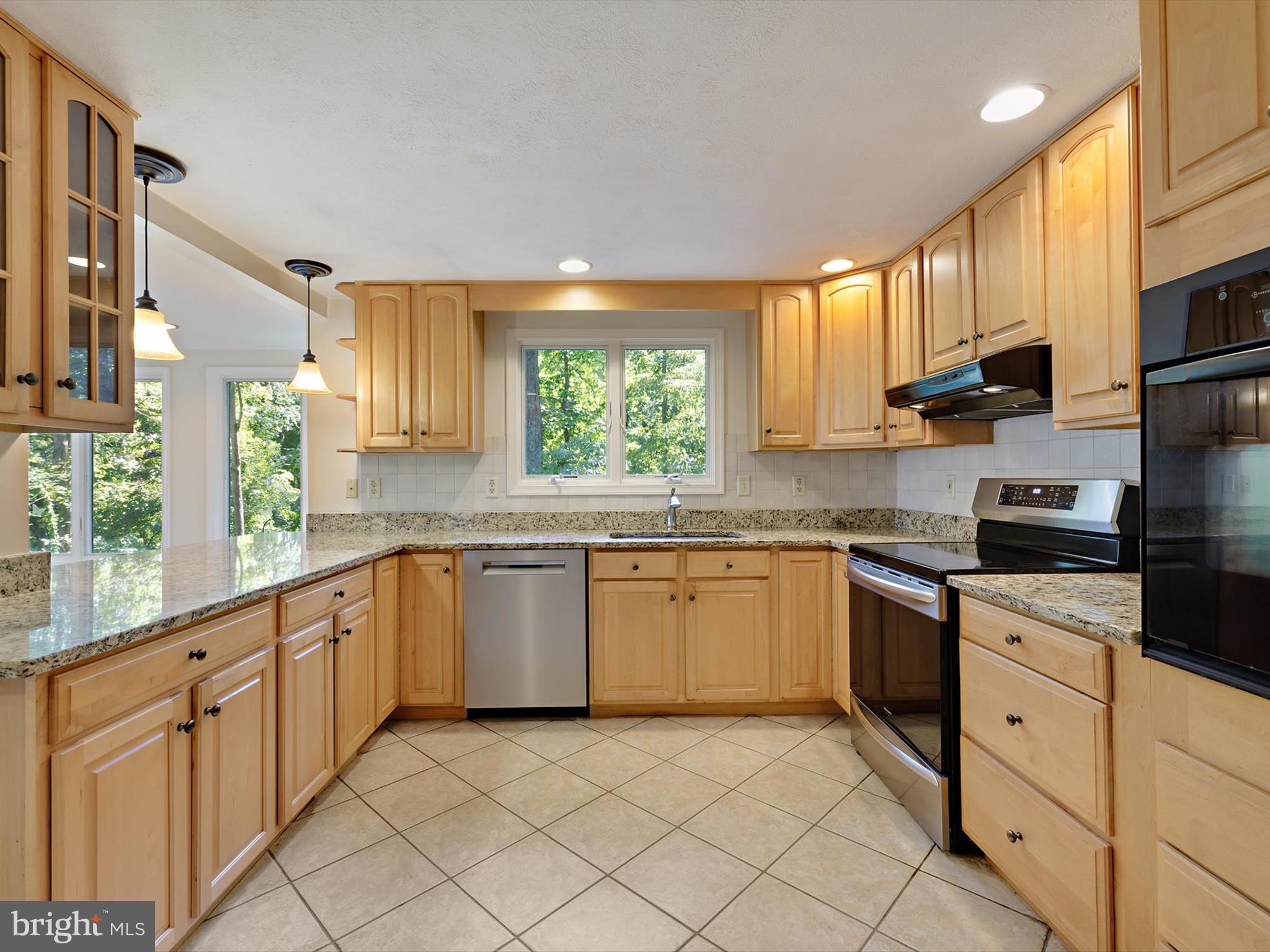 BAY HILLS - Residential