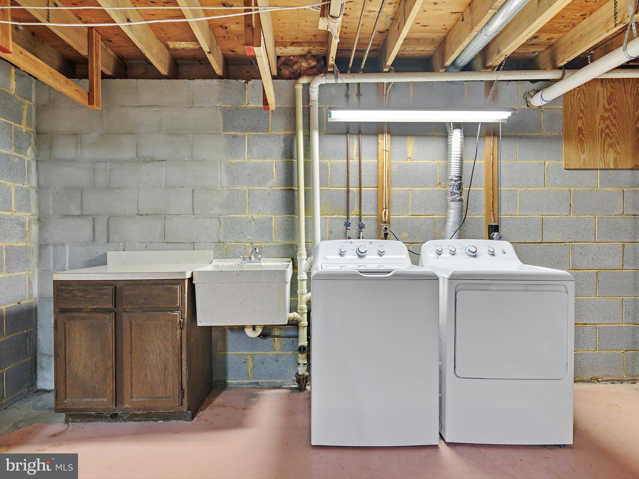 BAY HILLS - Residential