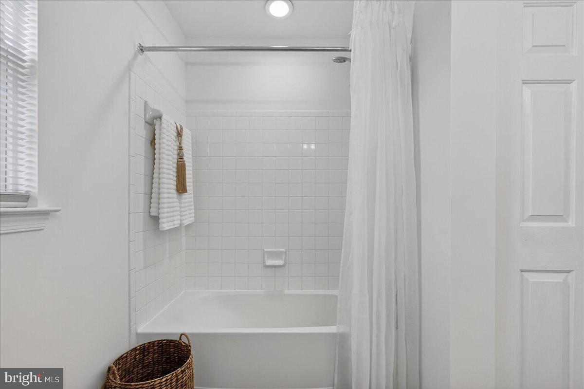 FAR HILLS FARM - Residential