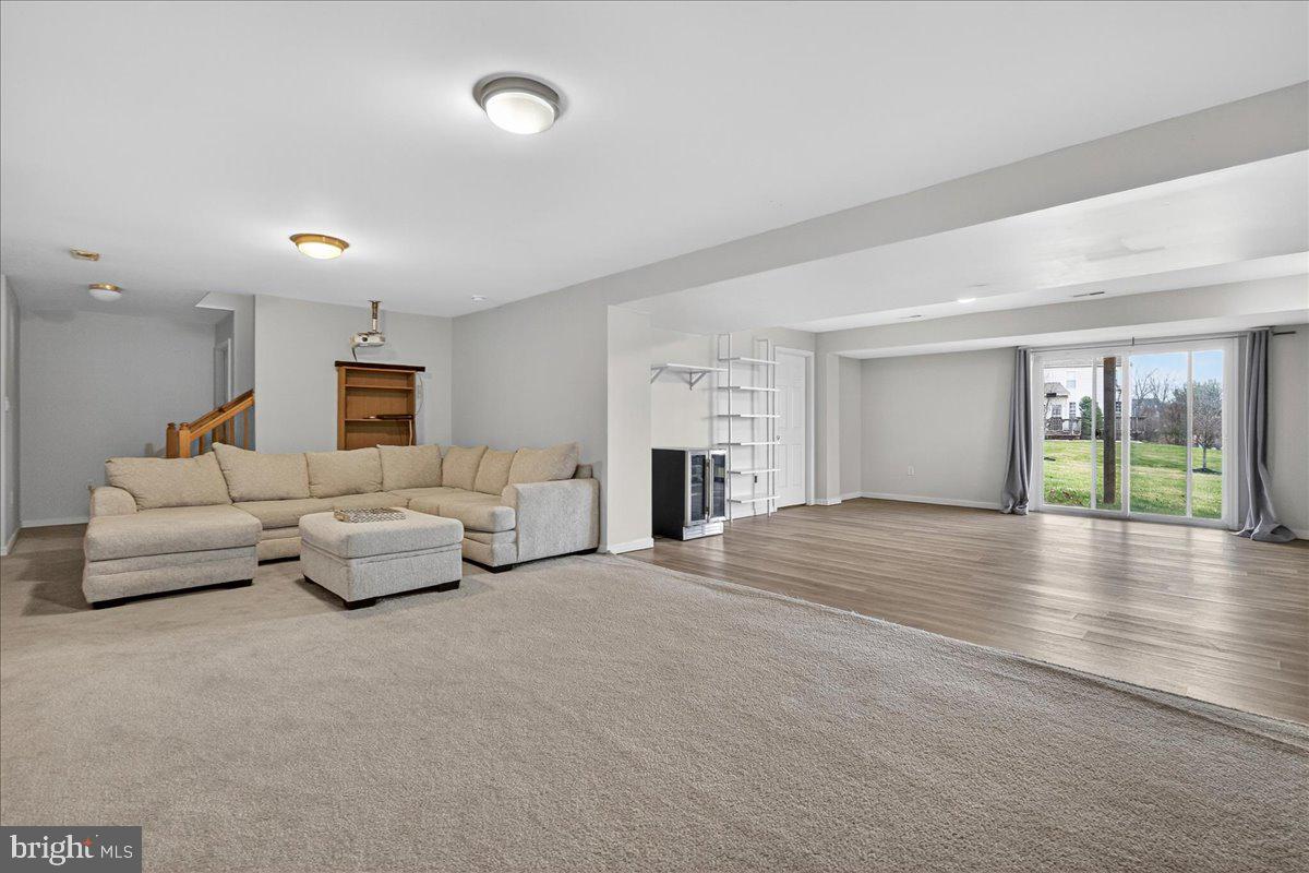 FAR HILLS FARM - Residential