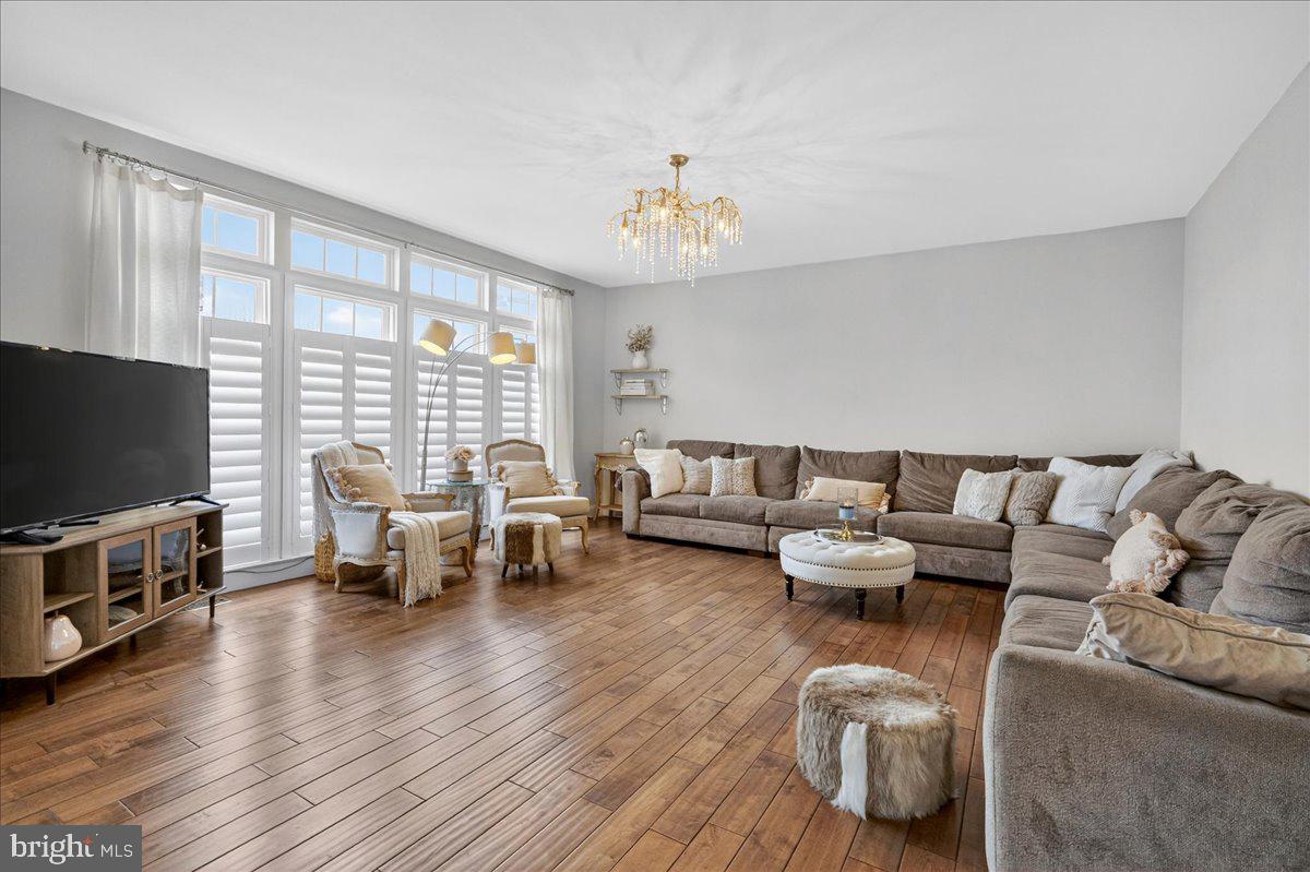 FAR HILLS FARM - Residential