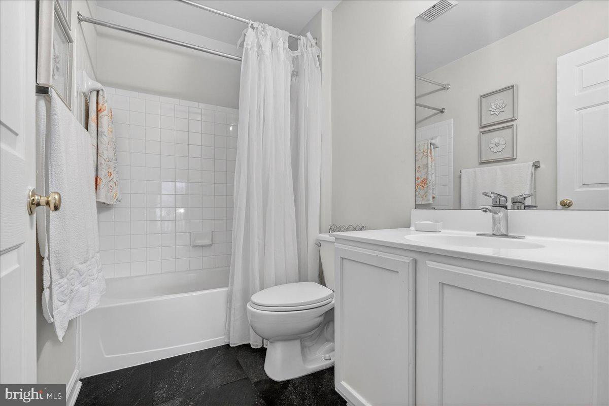 FAR HILLS FARM - Residential