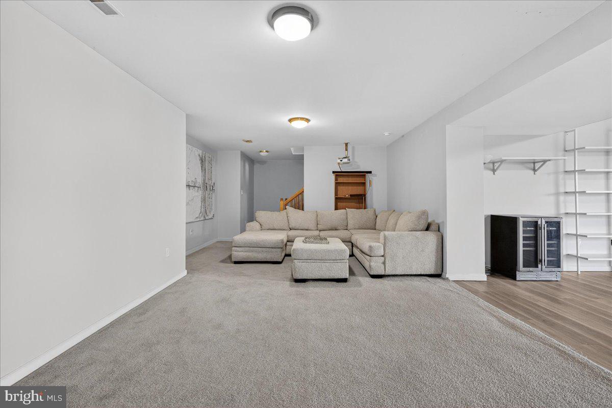 FAR HILLS FARM - Residential