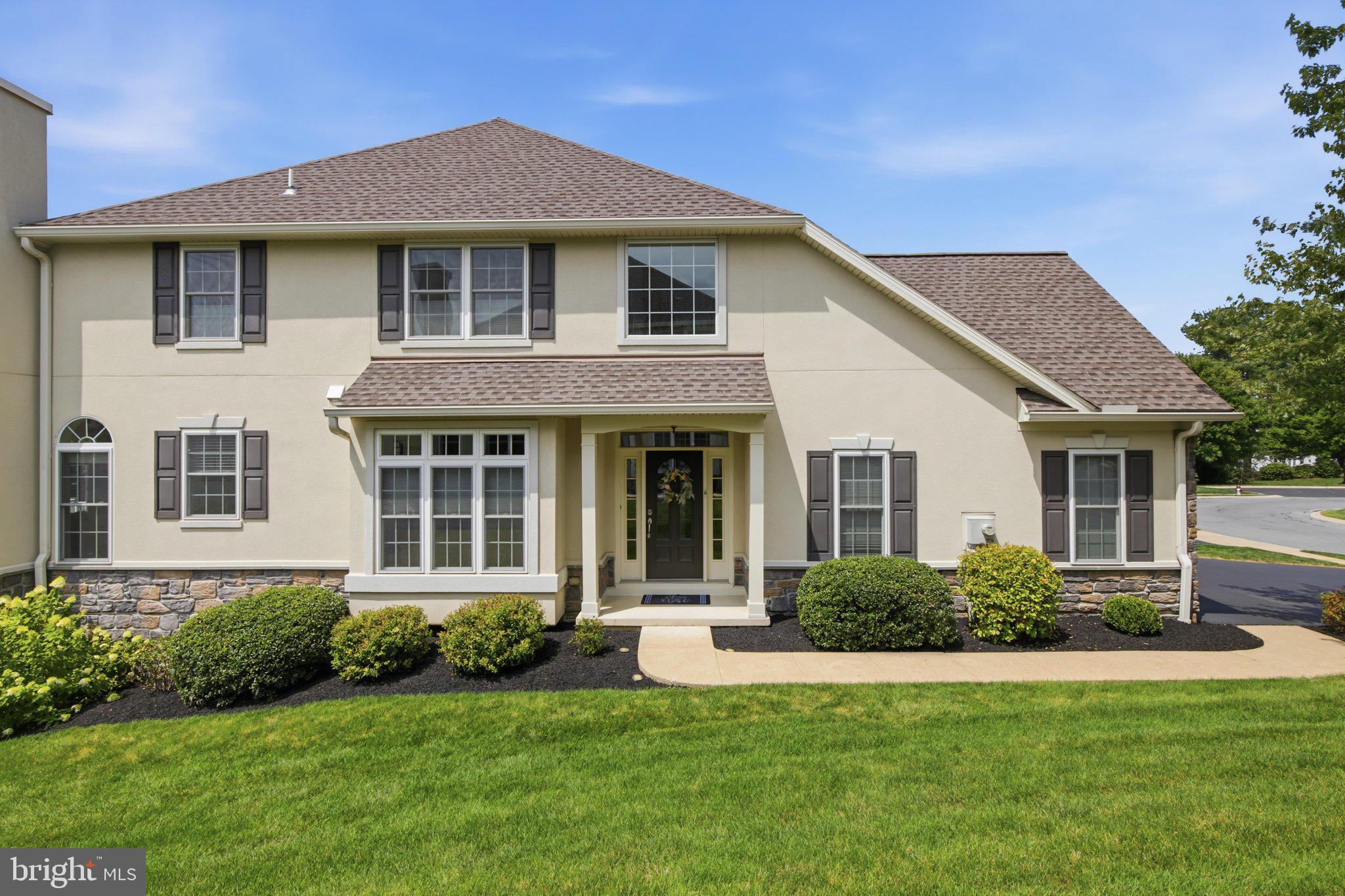 848 HUNTINGTON PLACE