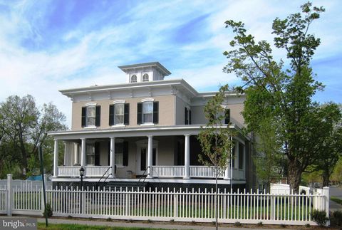 2010 FALL HILL AVENUE FREDERICKSBURG VA 22401