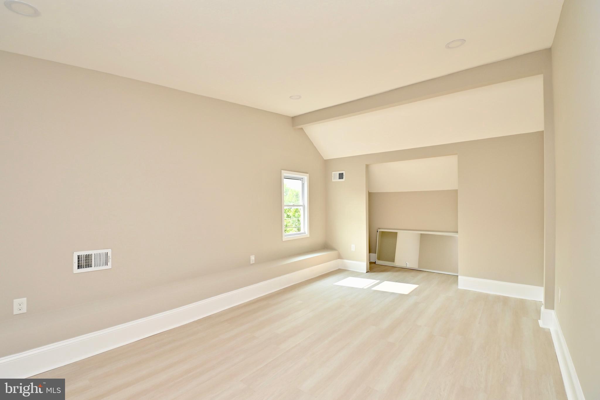 CATESBY HOWARD - Residential