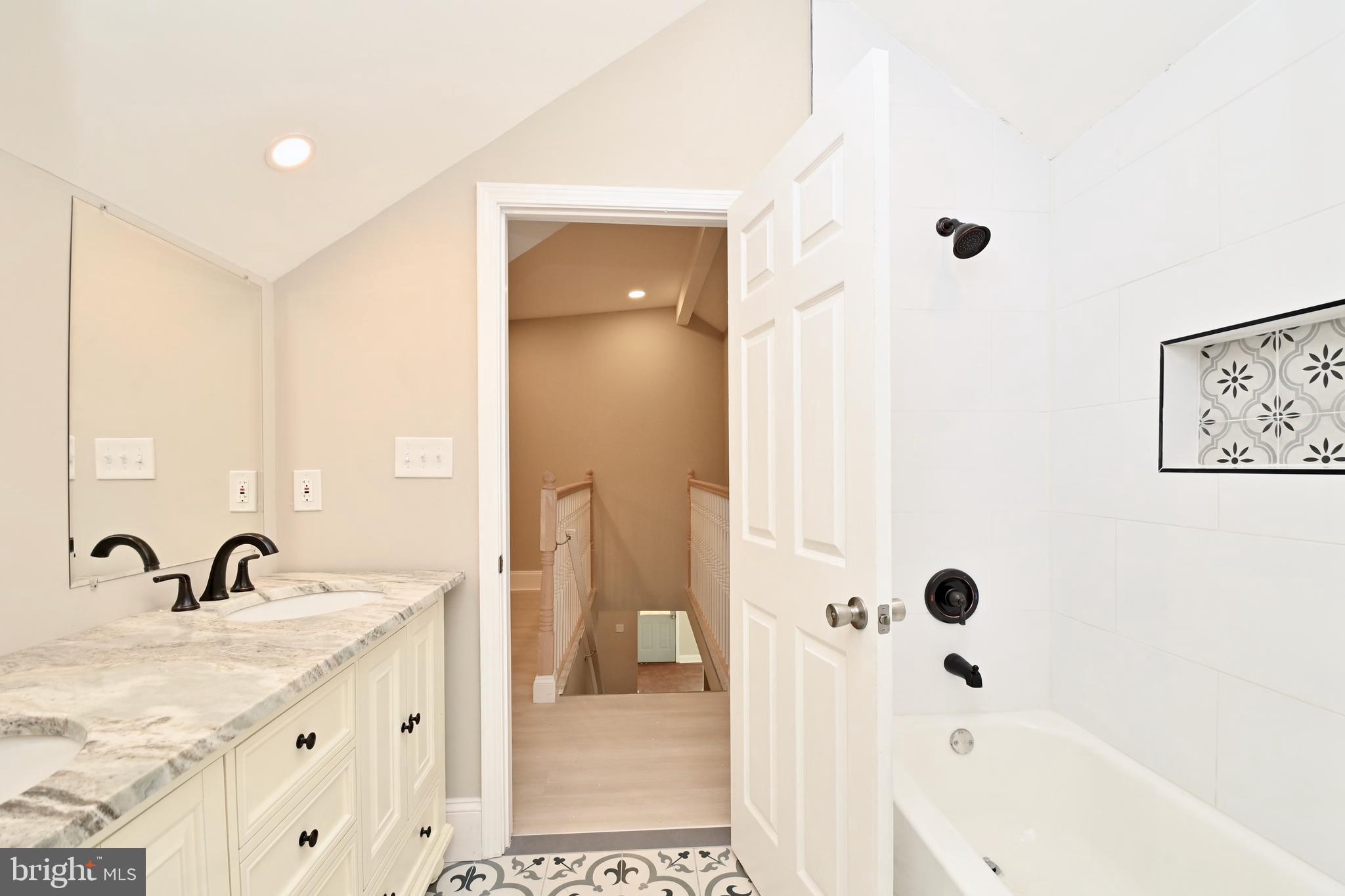 CATESBY HOWARD - Residential