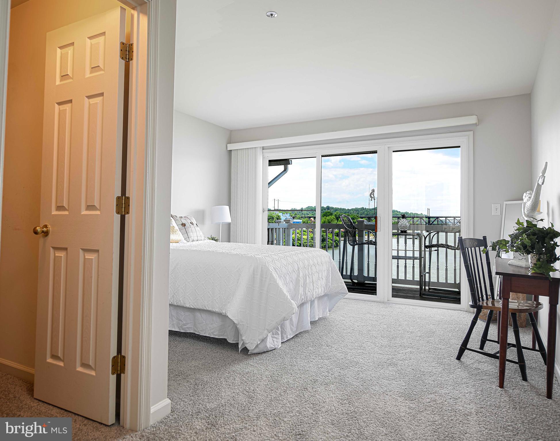 SENECA POINTE - Residential