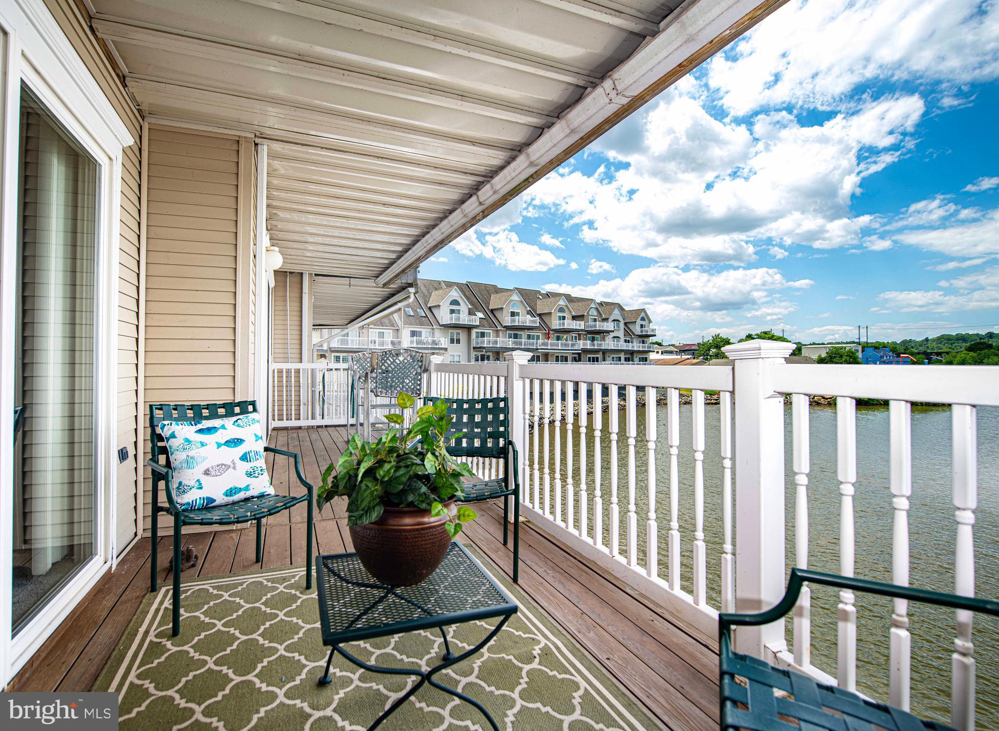 SENECA POINTE - Residential