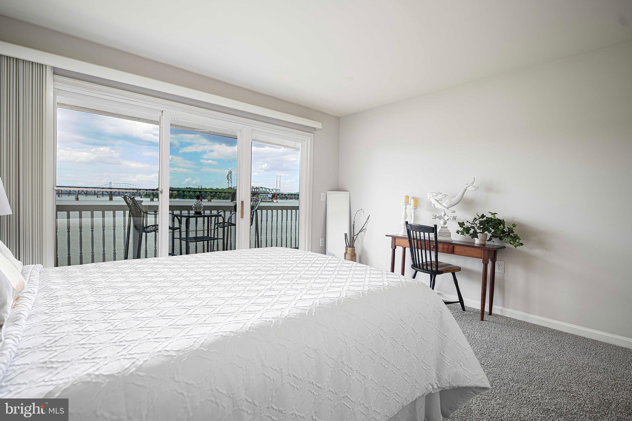 SENECA POINTE - Residential