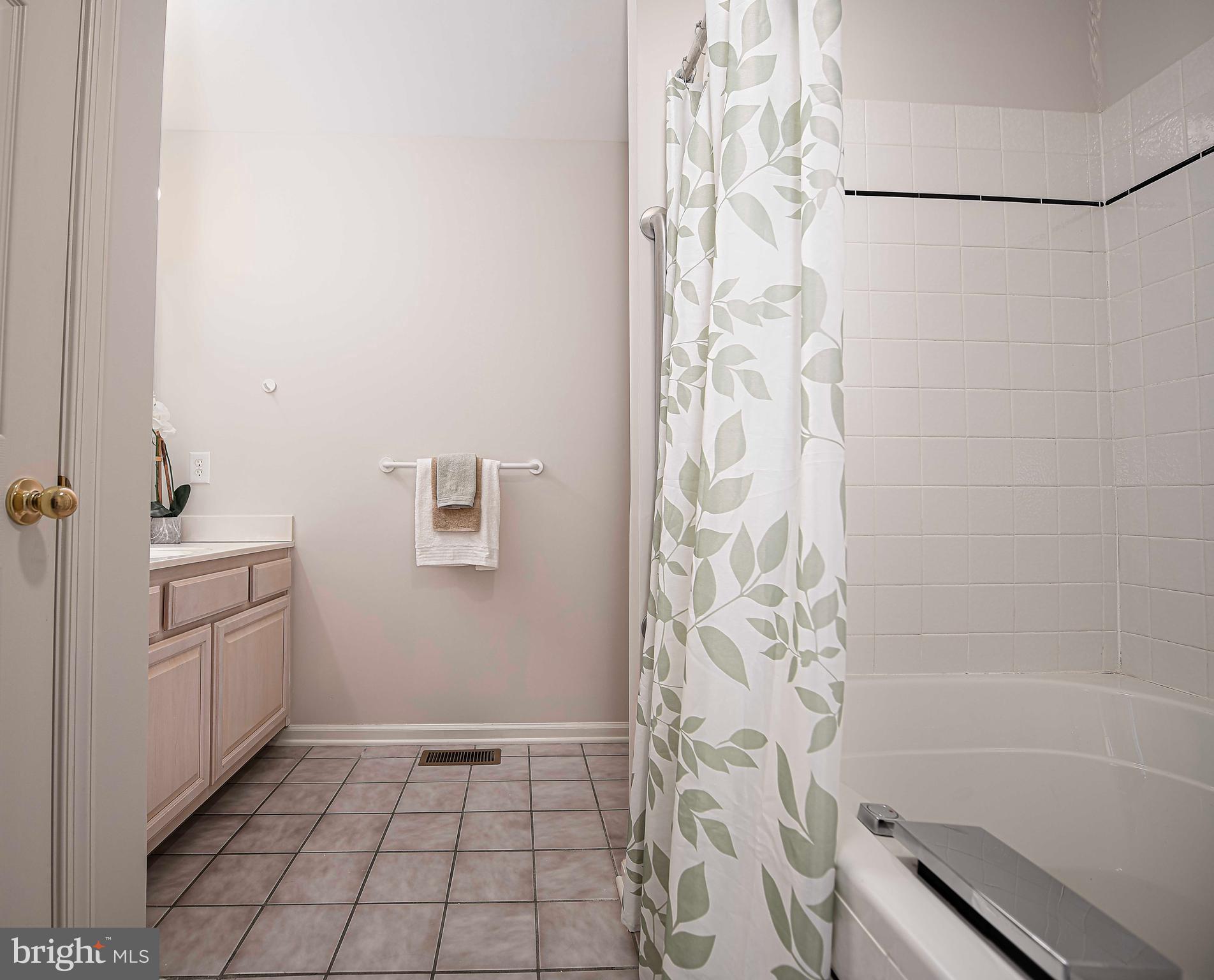 SENECA POINTE - Residential