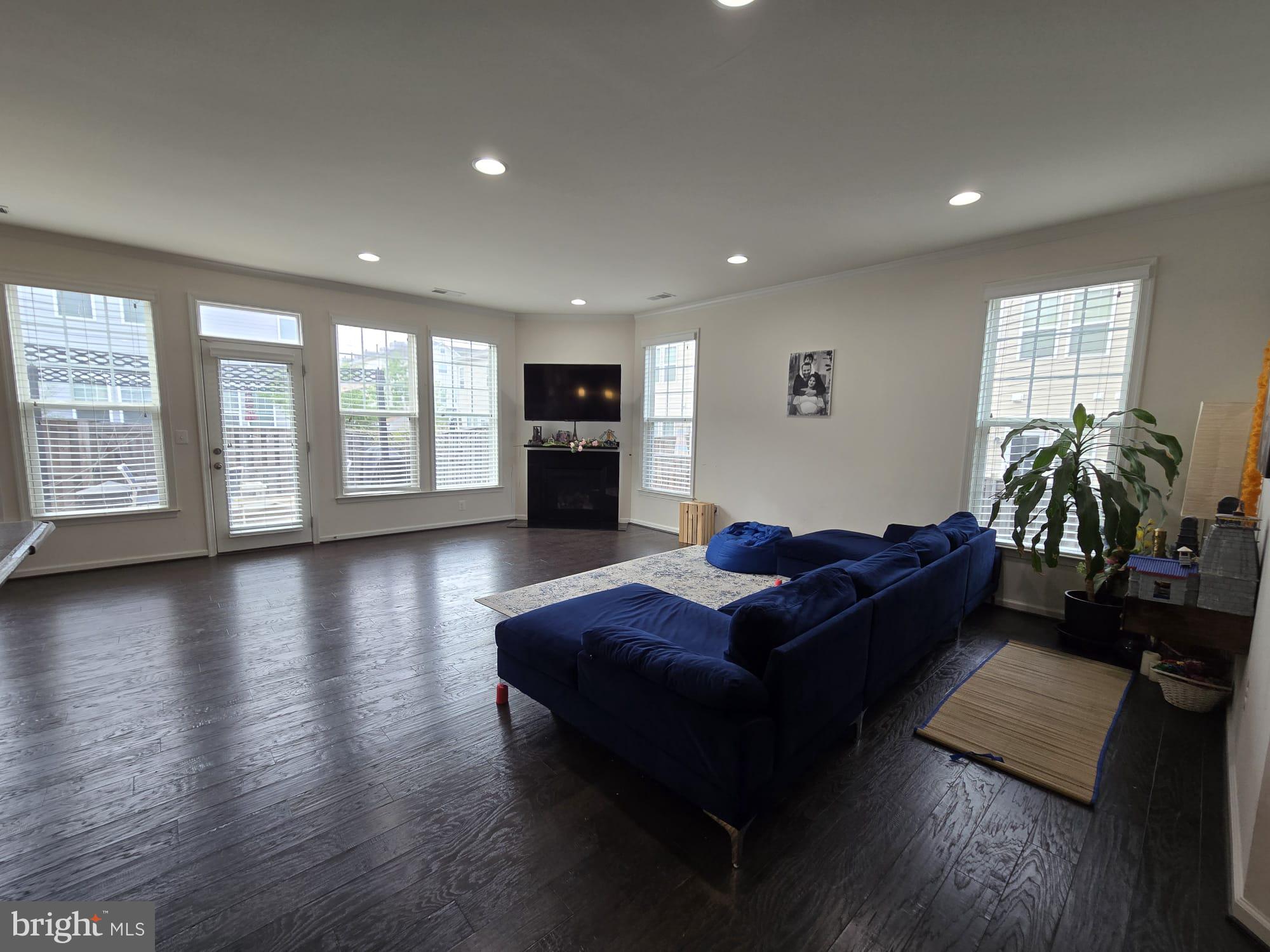 BRAMBLETON LANDBAY 3 - Residential Lease