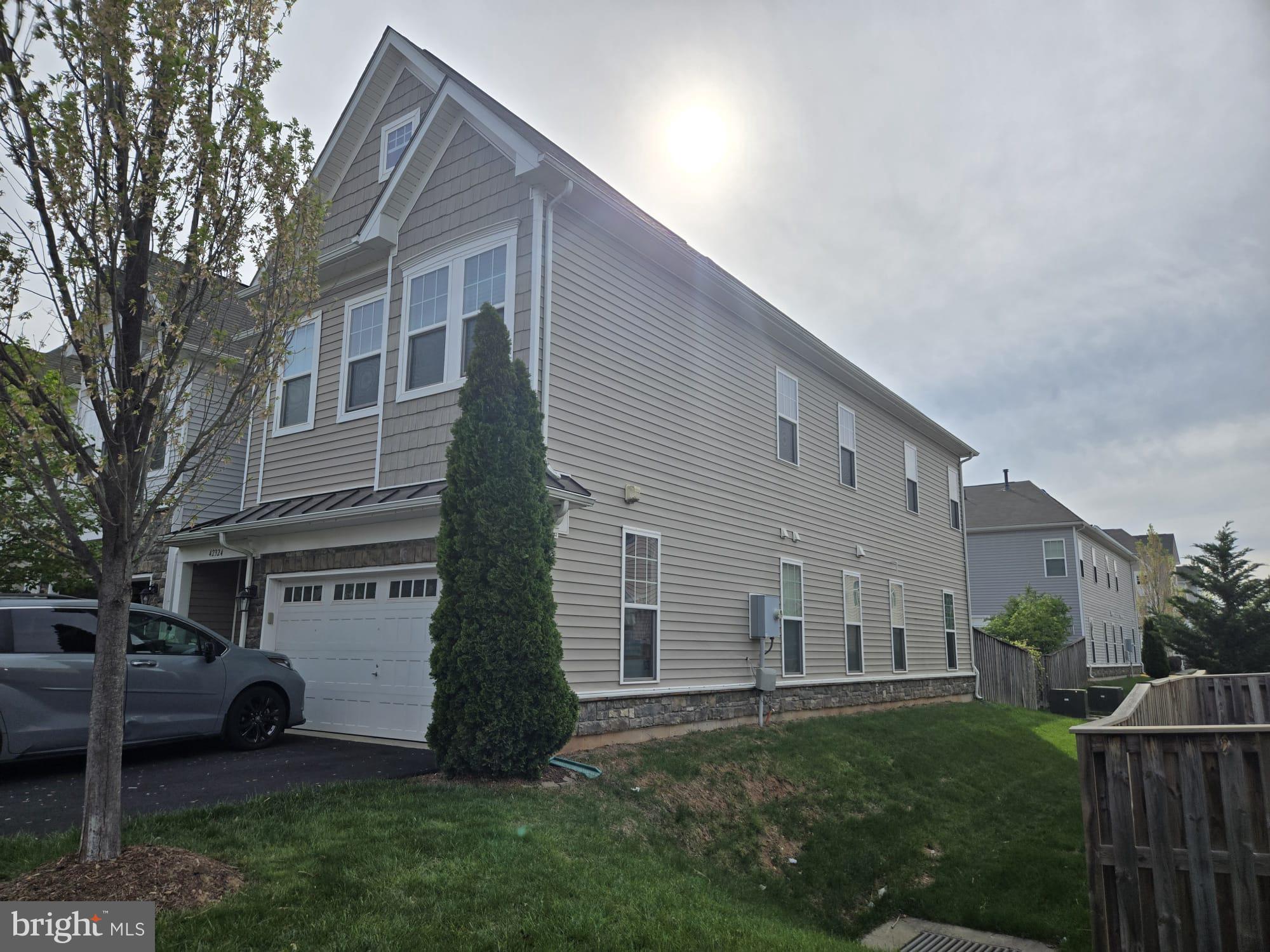 BRAMBLETON LANDBAY 3 - Residential Lease