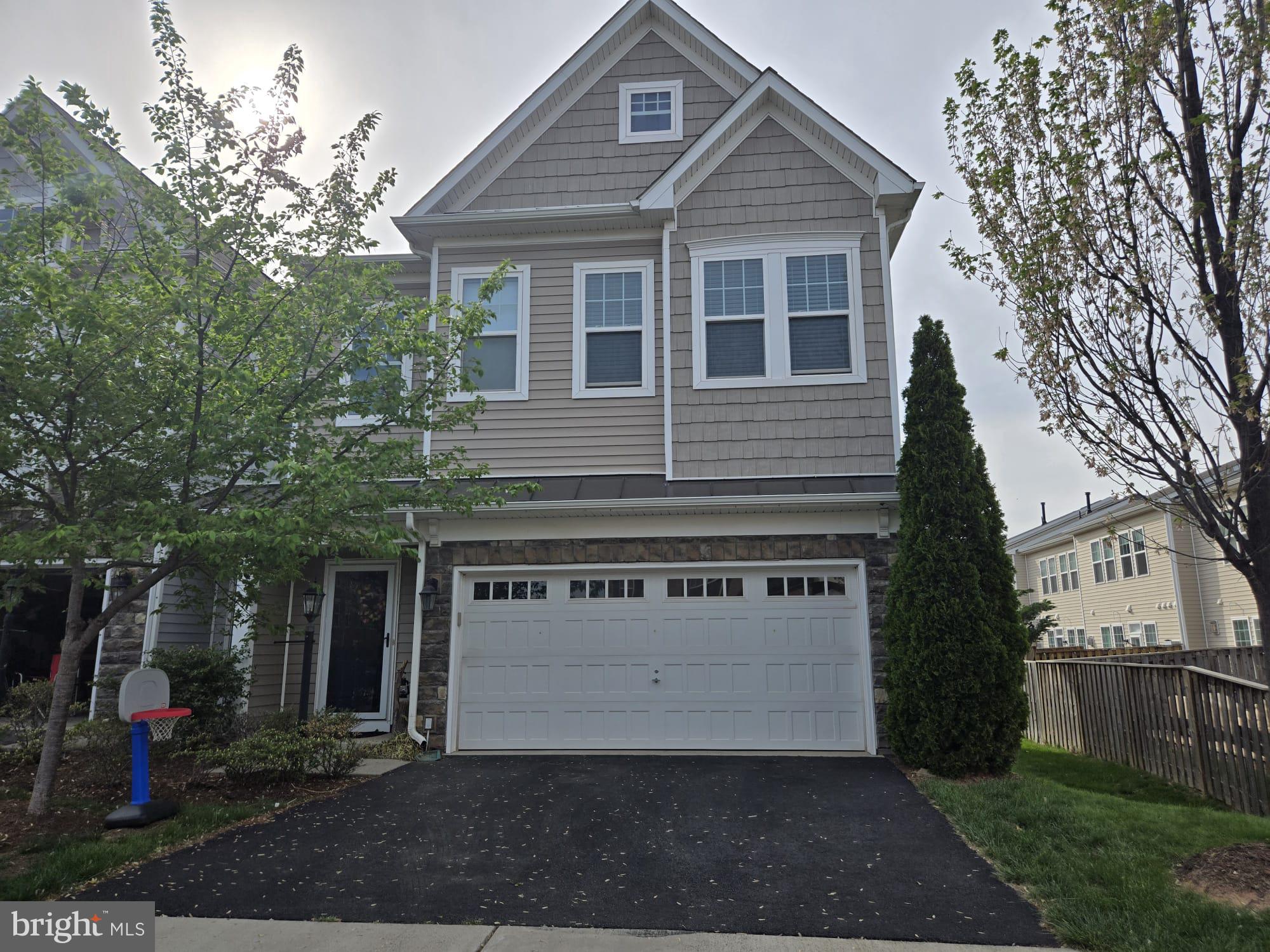 BRAMBLETON LANDBAY 3 - Residential Lease