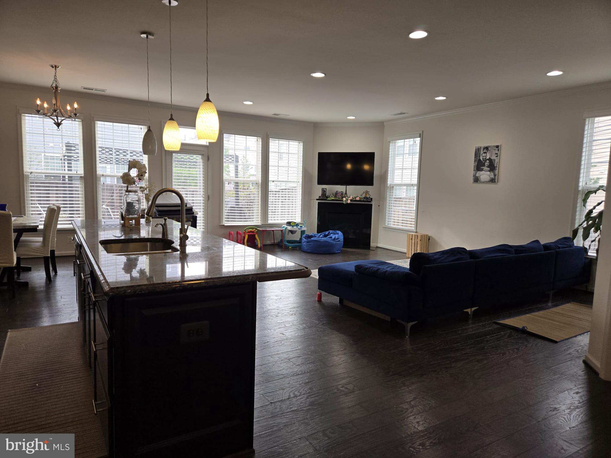 BRAMBLETON LANDBAY 3 - Residential Lease