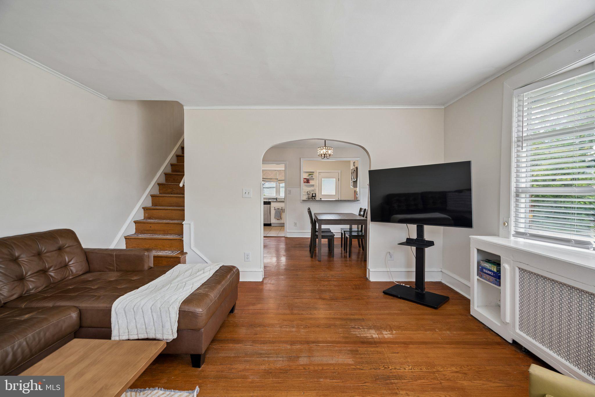 251 W ESSEX AVENUE