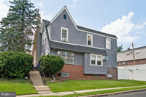 Townhouse For Sale - 251 W Essex Avenue<br/> LANSDOWNE, PA 19050