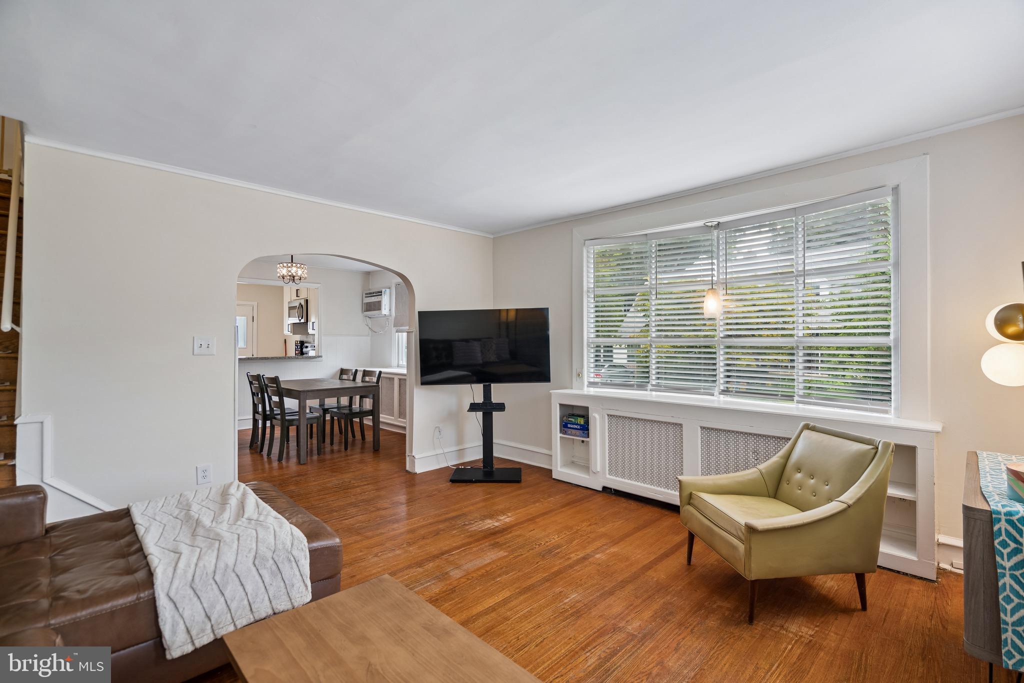 251 W ESSEX AVENUE