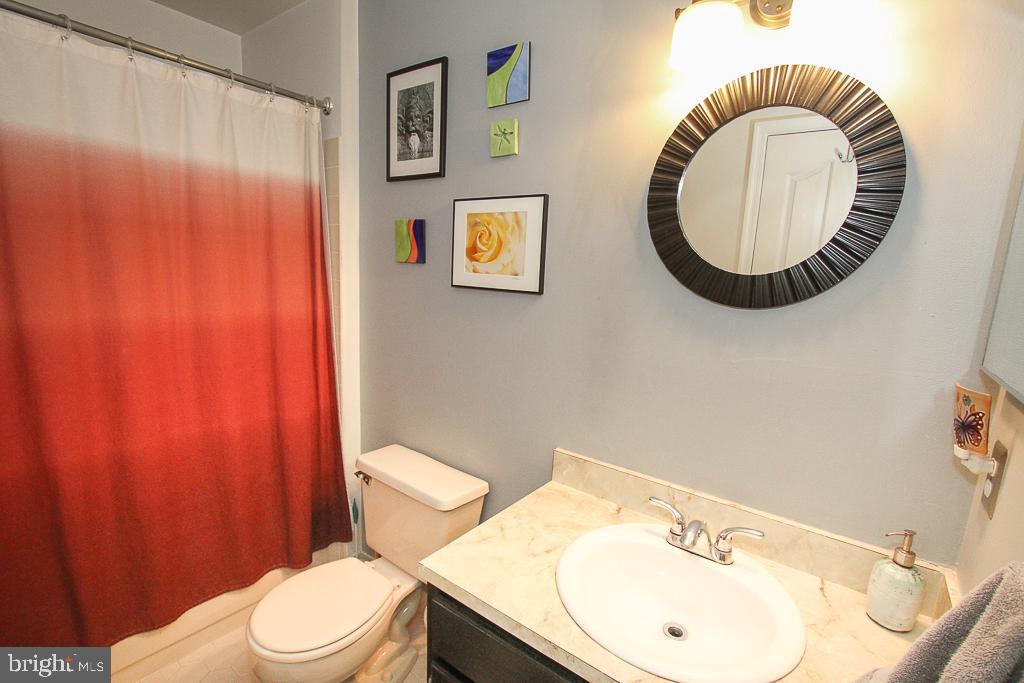 MONTGOMERY BROOKE - Residential Lease