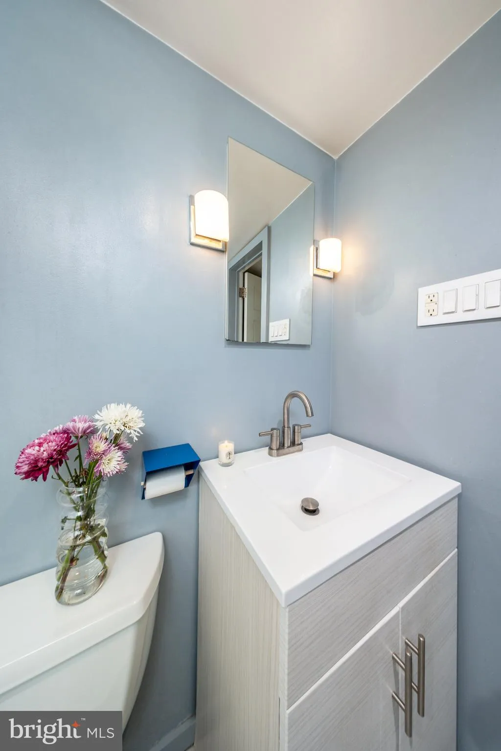 Philadelphia, Pennsylvania 19123, United States, 2 Bedrooms Bedrooms, ,1 BathroomBathrooms,Residential,Active,123211