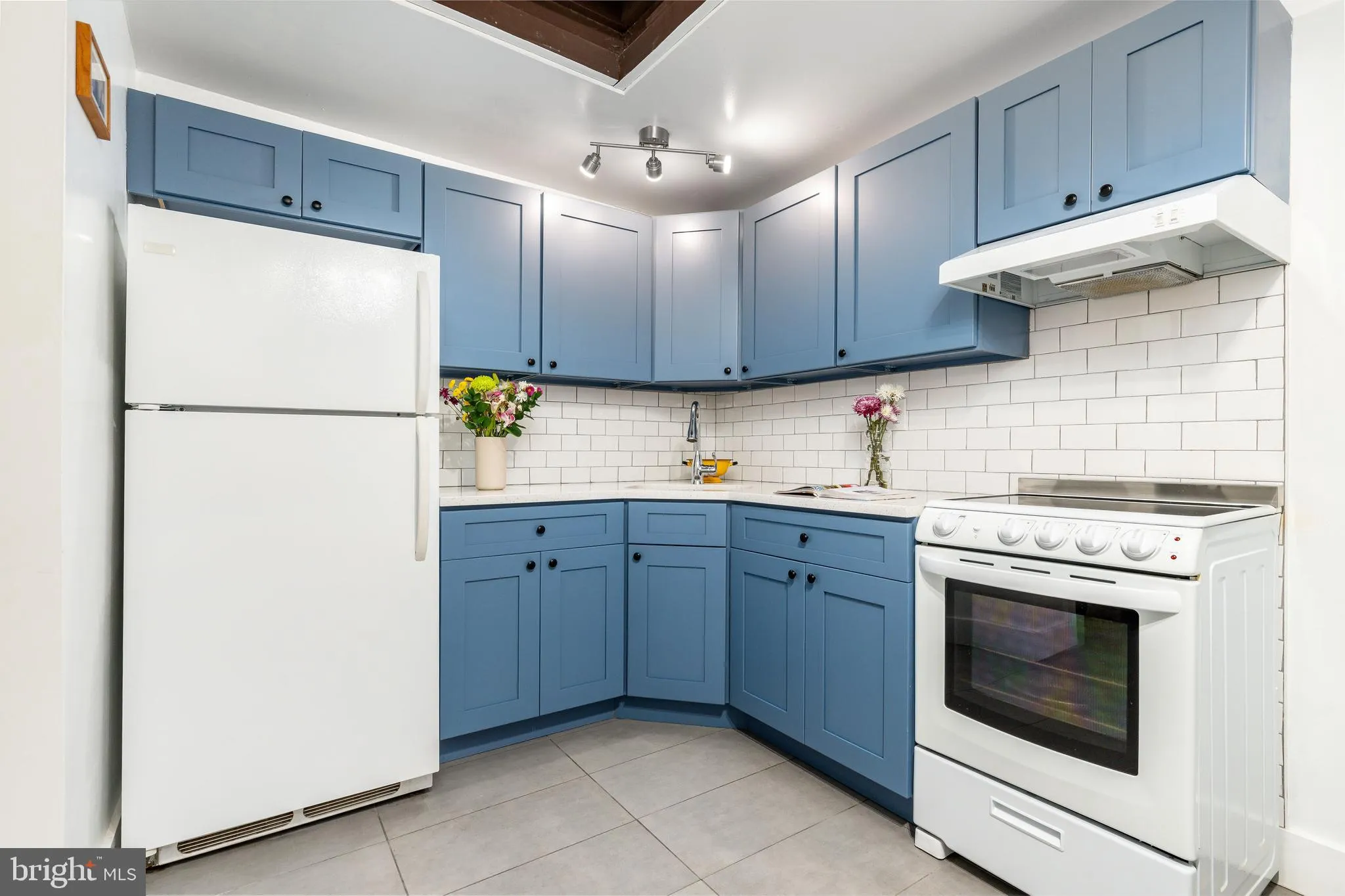 Philadelphia, Pennsylvania 19123, United States, 2 Bedrooms Bedrooms, ,1 BathroomBathrooms,Residential,Active,123211