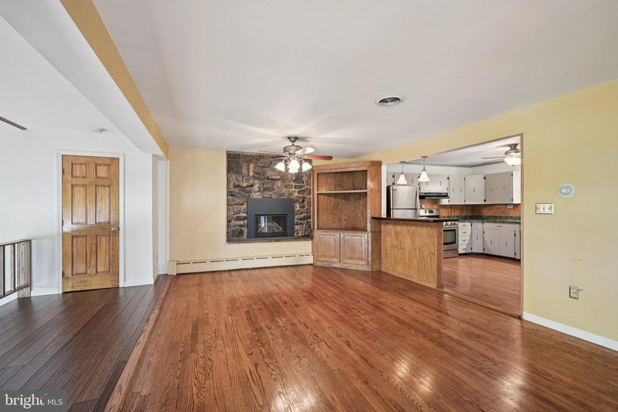 Bethlehem, Pennsylvania 18015, United States, 2 Bedrooms Bedrooms, ,3 BathroomsBathrooms,Residential,Pending,193565