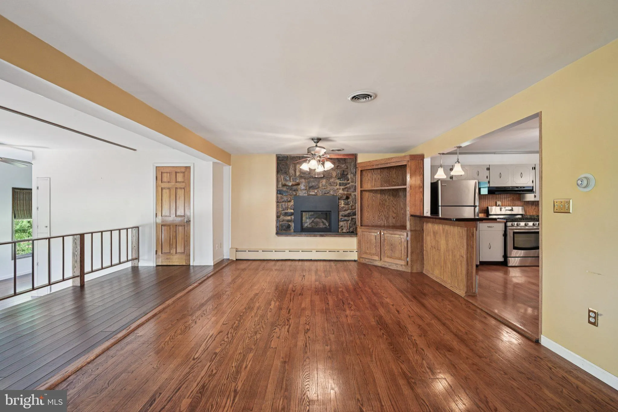 Bethlehem, Pennsylvania 18015, United States, 2 Bedrooms Bedrooms, ,3 BathroomsBathrooms,Residential,Pending,193565