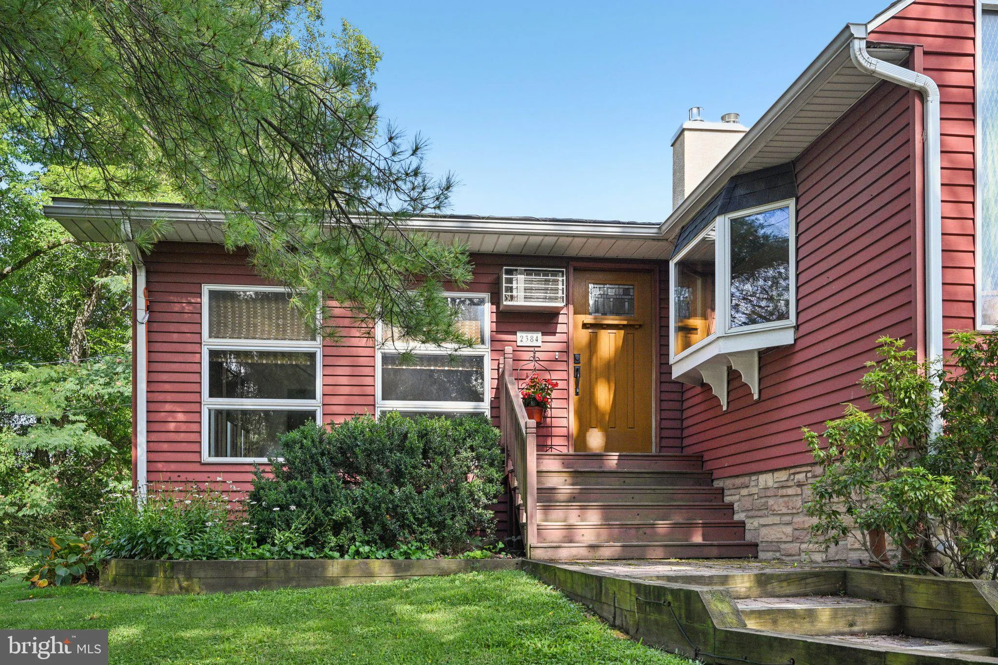 Bethlehem, Pennsylvania 18015, United States, 2 Bedrooms Bedrooms, ,3 BathroomsBathrooms,Residential,Pending,193565