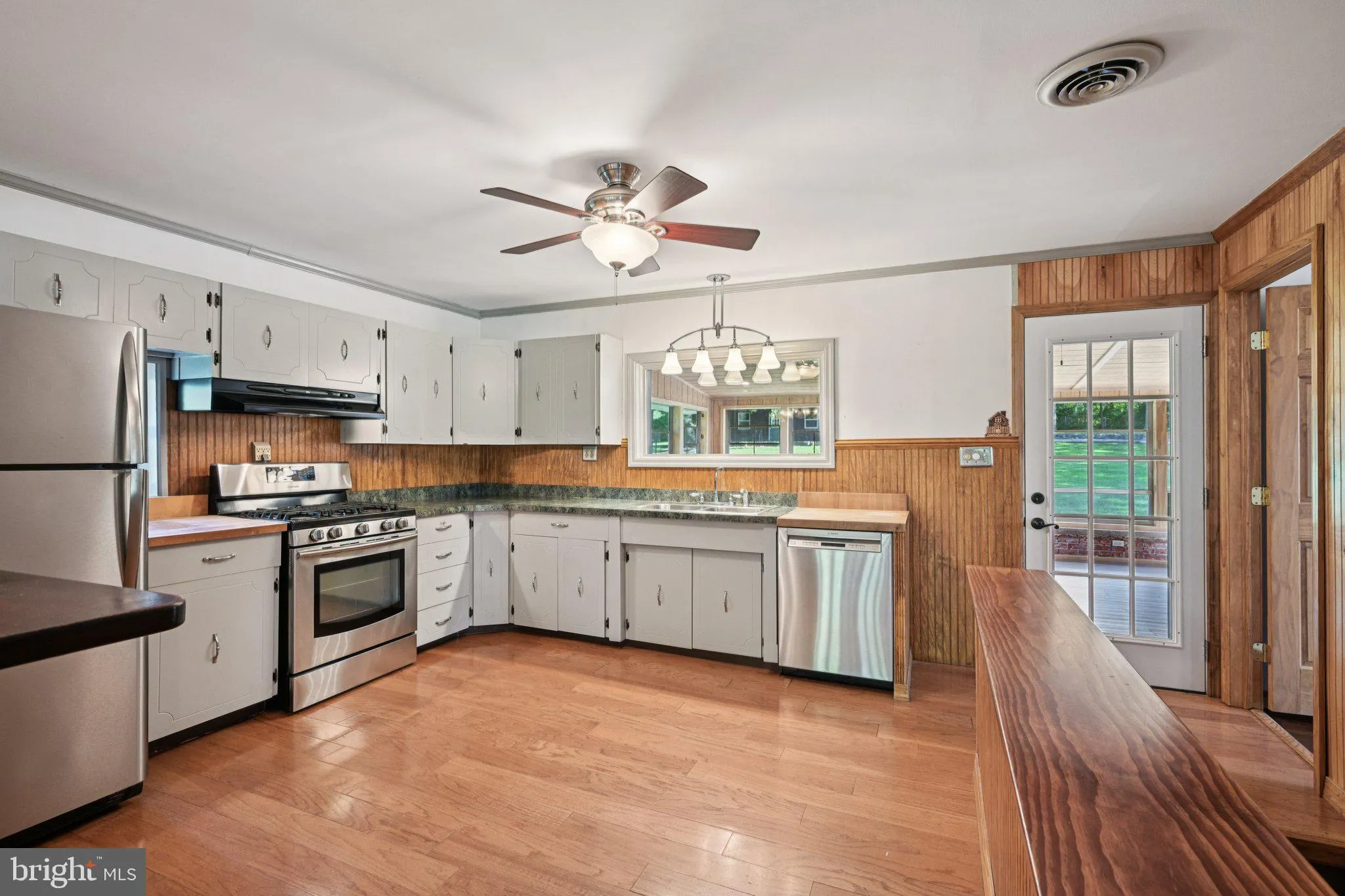 Bethlehem, Pennsylvania 18015, United States, 2 Bedrooms Bedrooms, ,3 BathroomsBathrooms,Residential,Pending,193565