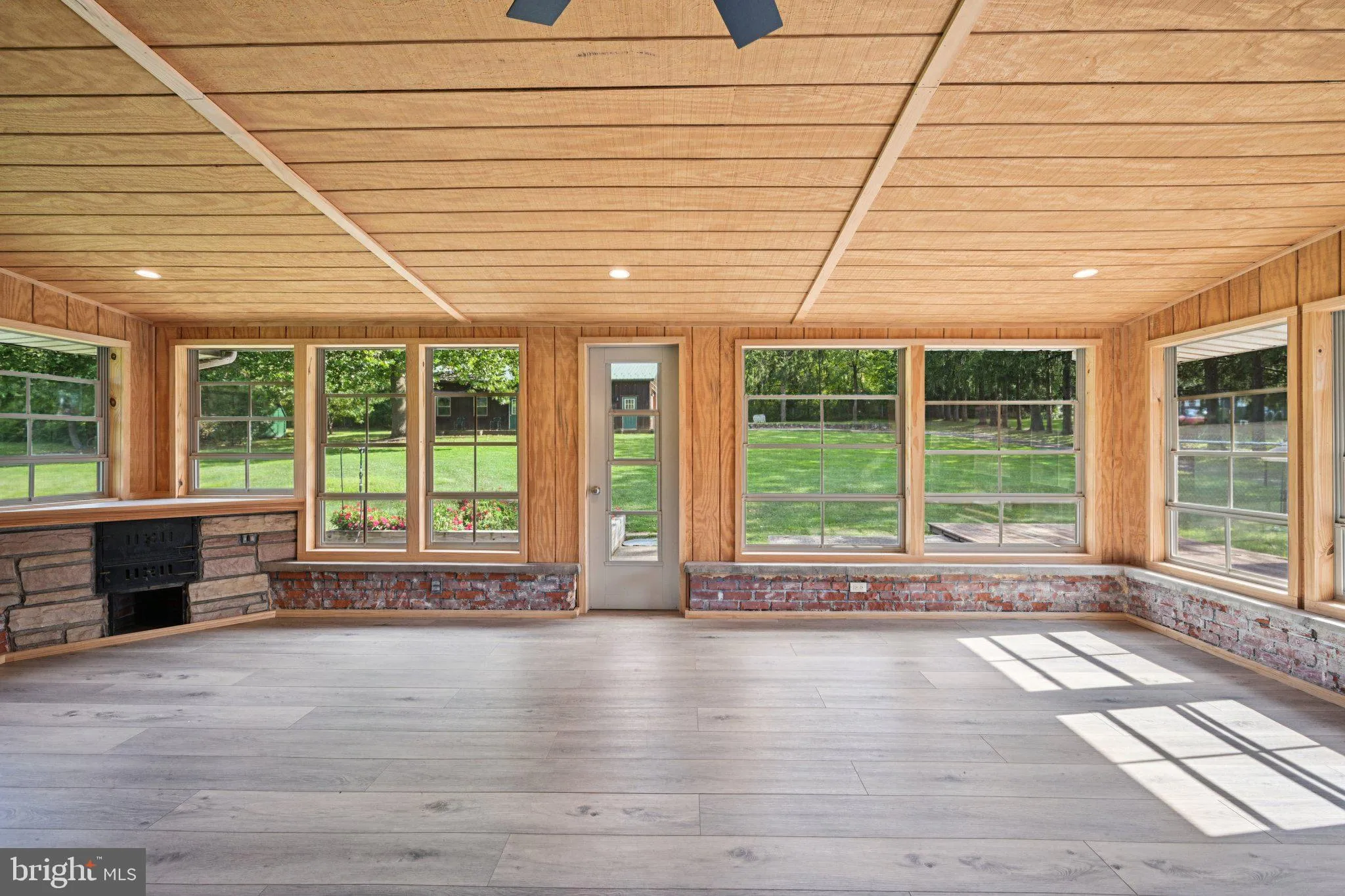 Bethlehem, Pennsylvania 18015, United States, 2 Bedrooms Bedrooms, ,3 BathroomsBathrooms,Residential,Pending,193565