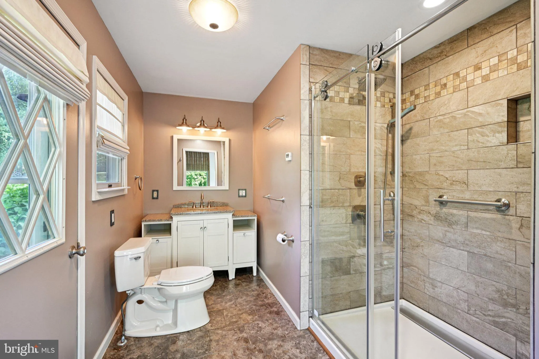 Bethlehem, Pennsylvania 18015, United States, 2 Bedrooms Bedrooms, ,3 BathroomsBathrooms,Residential,Pending,193565