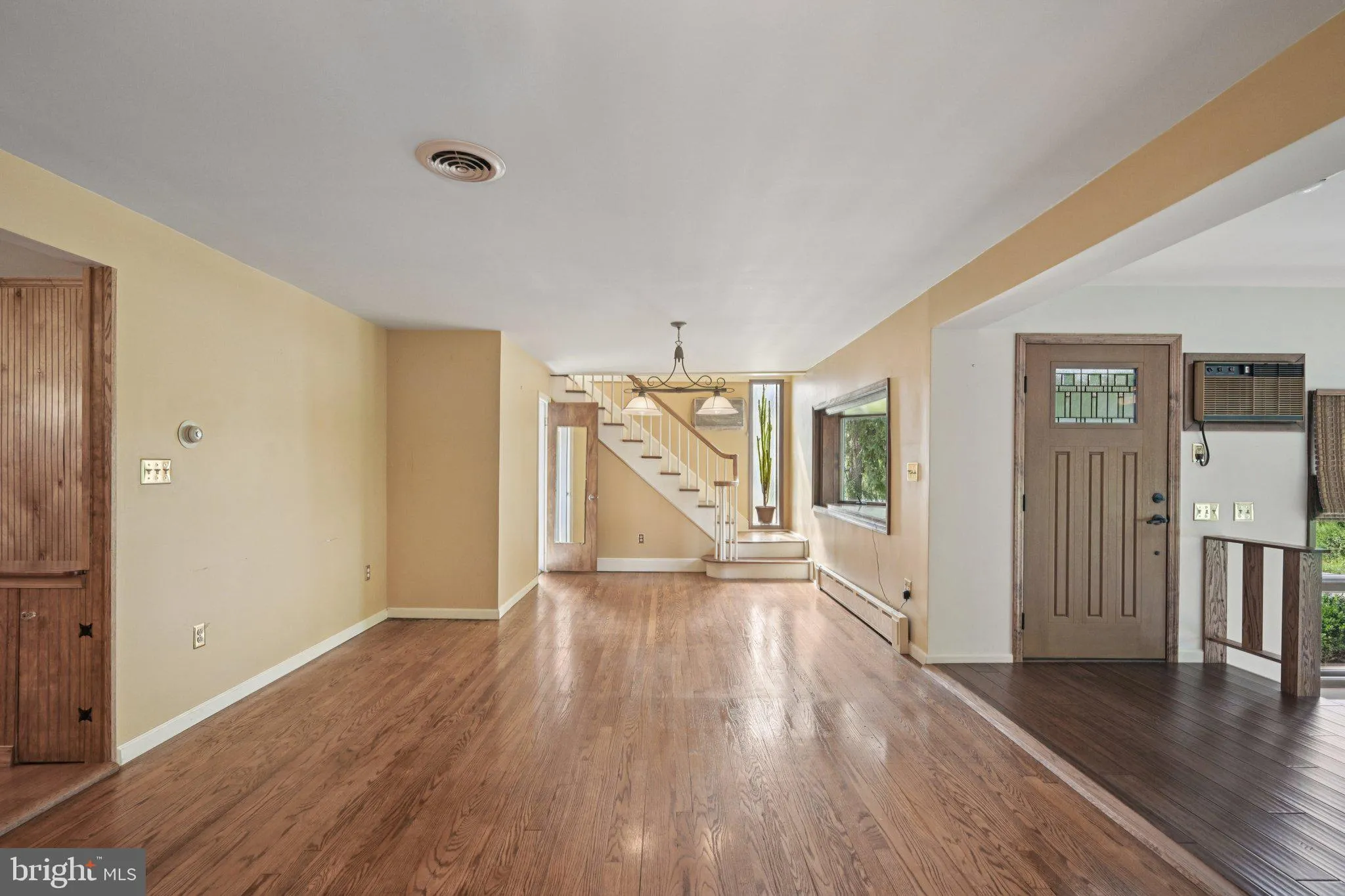 Bethlehem, Pennsylvania 18015, United States, 2 Bedrooms Bedrooms, ,3 BathroomsBathrooms,Residential,Pending,193565