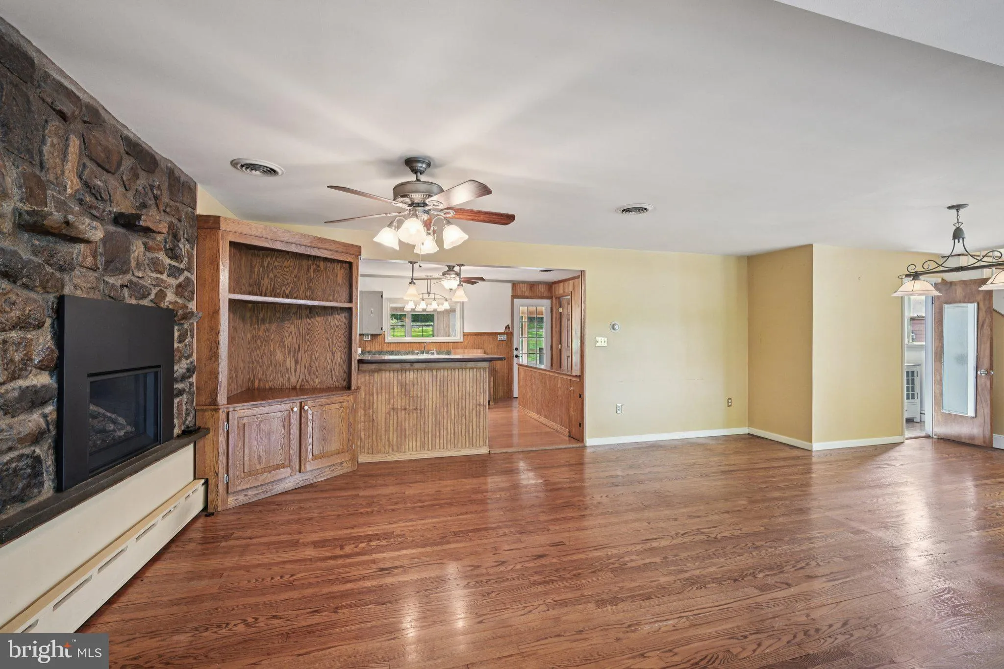 Bethlehem, Pennsylvania 18015, United States, 2 Bedrooms Bedrooms, ,3 BathroomsBathrooms,Residential,Pending,193565